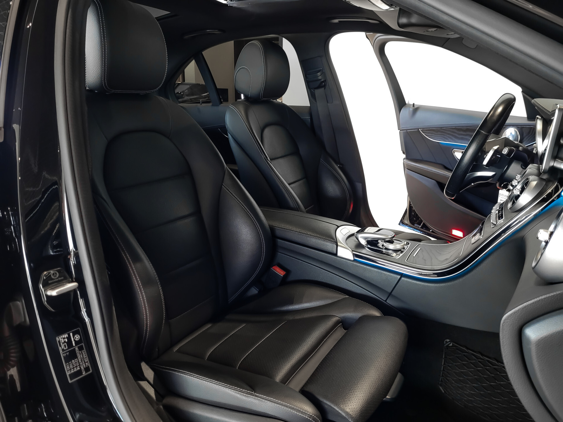 Mercedes-Benz C-Klasse 400 4-M AMG Night|Panorama|19"|Burmester|360|Distronic Foto 6