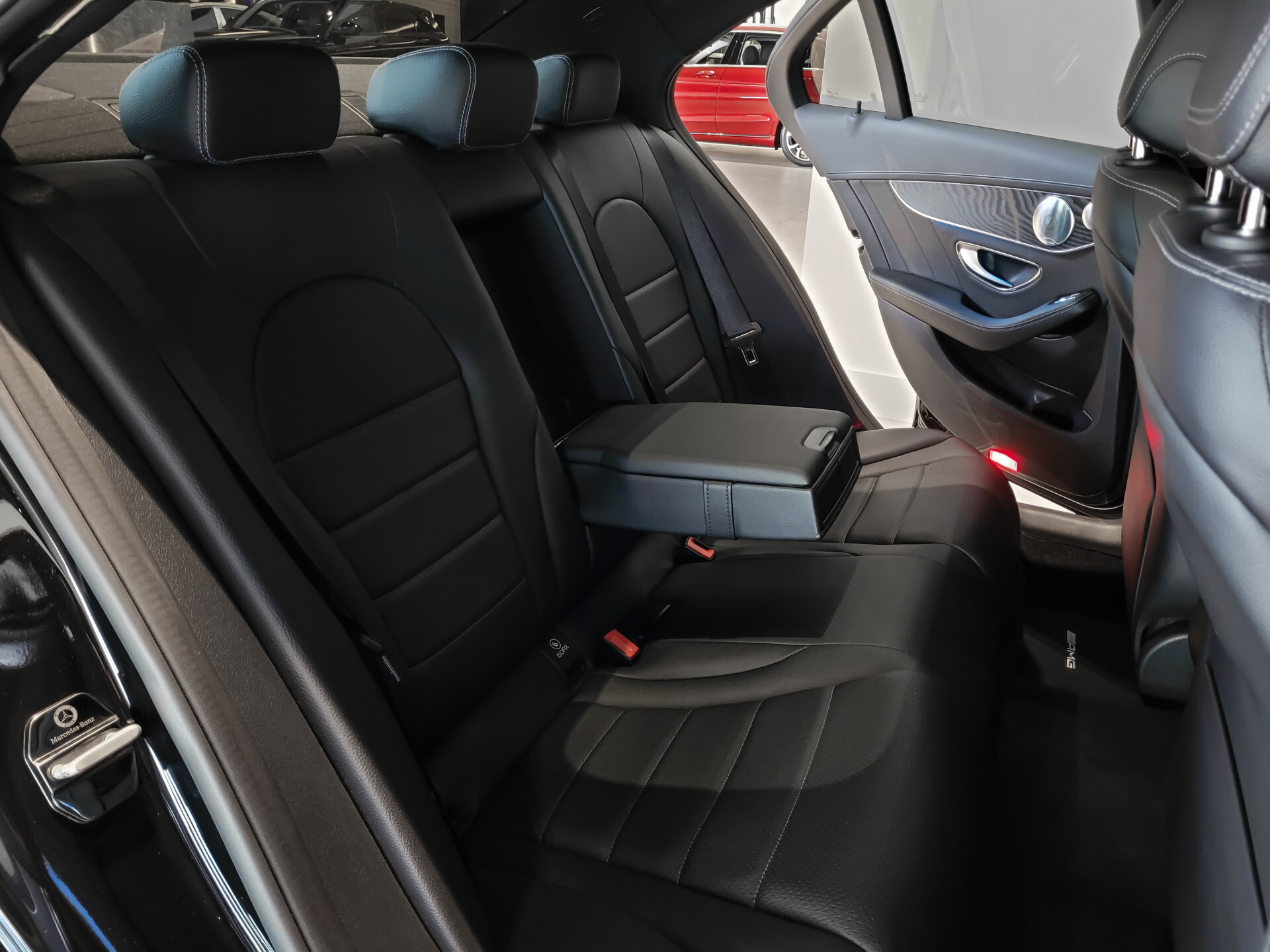 Mercedes-Benz C-Klasse 400 4-M AMG Night|Panorama|19"|Burmester|360|Distronic Foto 7
