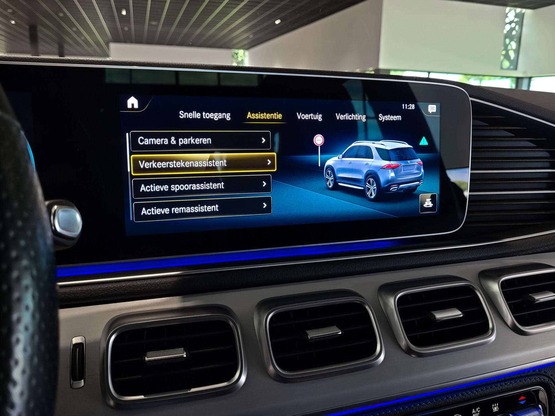Mercedes-Benz GLE 400 d 4-M AMG Night|Luchtvering|Panorama|HUD|Standkachel|Burmester|Trekhaak|22" Foto 15
