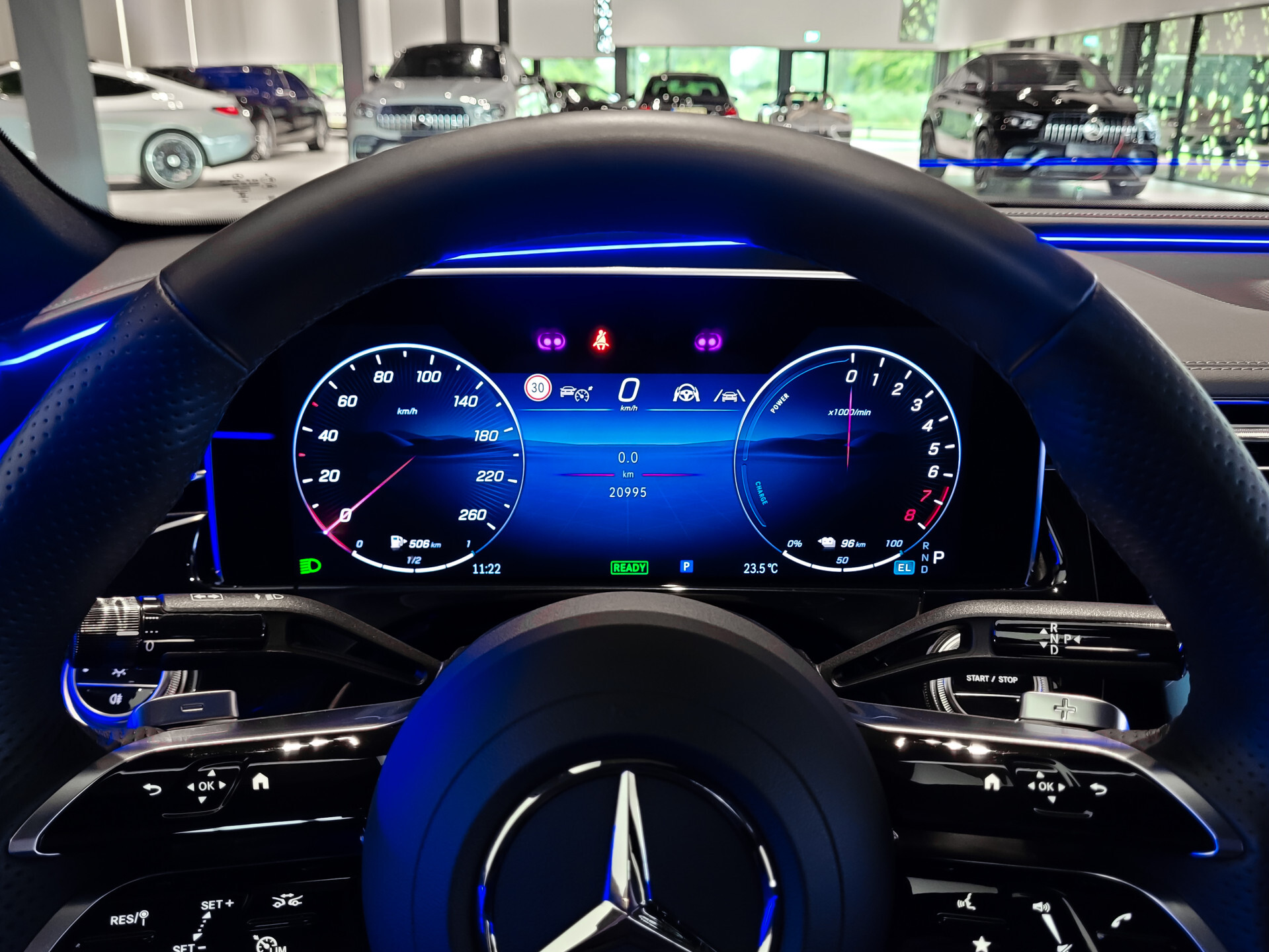 Mercedes-Benz E-Klasse 400 e 4-M AMG Luchtvering|Achterasbesturing|Superscreen|Keyless|Stoelkoeling|HUD|Digital Light Foto 18