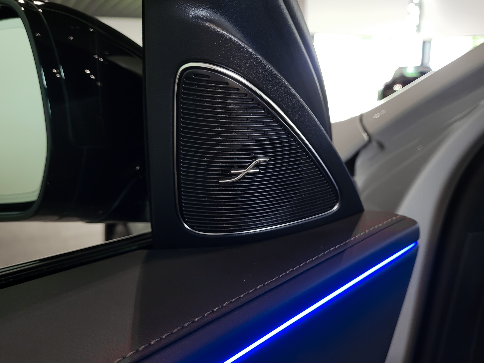 Mercedes-Benz E-Klasse 400 e 4-M AMG Luchtvering|Achterasbesturing|Superscreen|Keyless|Stoelkoeling|HUD|Digital Light Foto 34