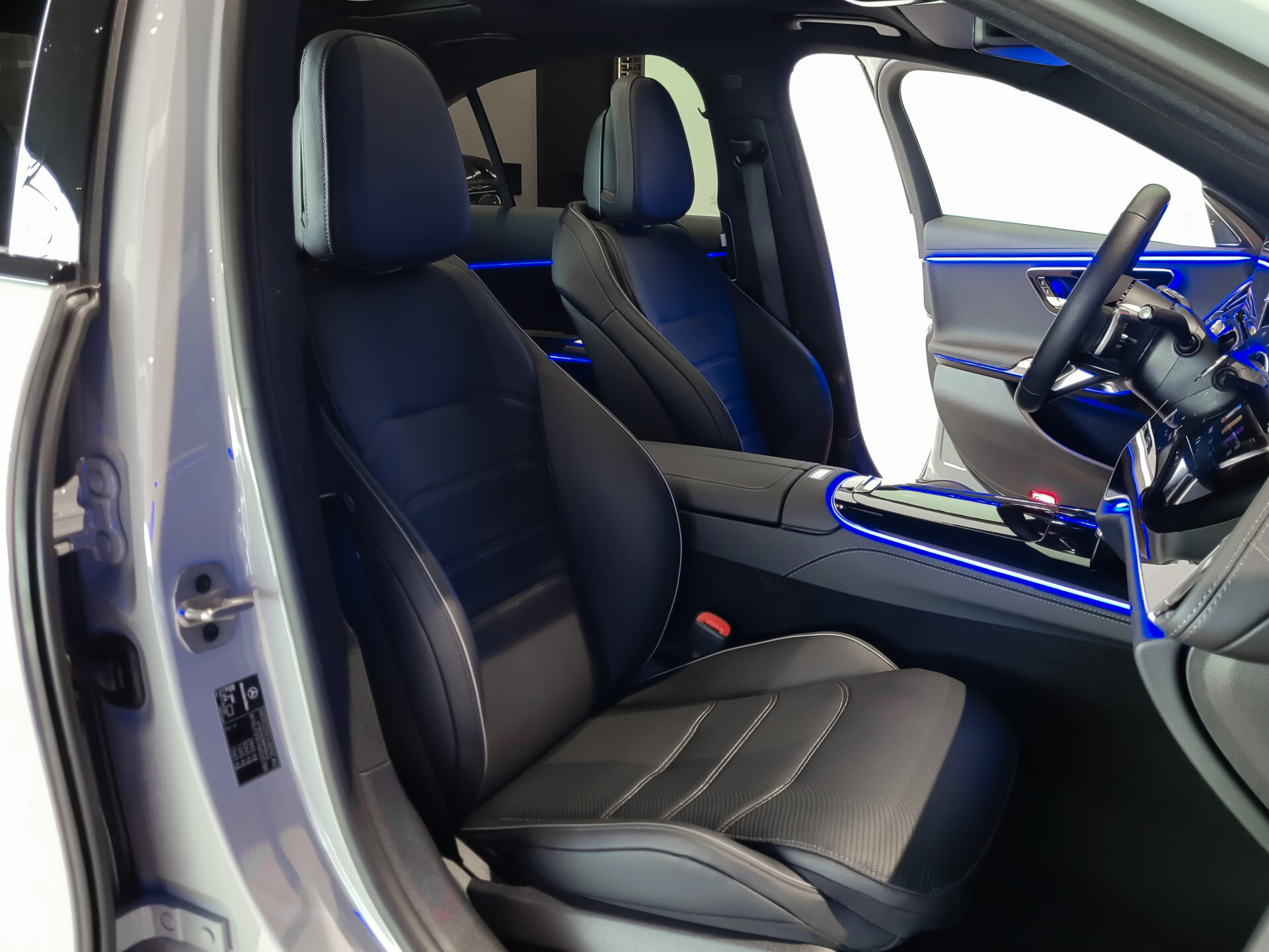 Mercedes-Benz E-Klasse 400 e 4-M AMG Luchtvering|Achterasbesturing|Superscreen|Keyless|Stoelkoeling|HUD|Digital Light Foto 6