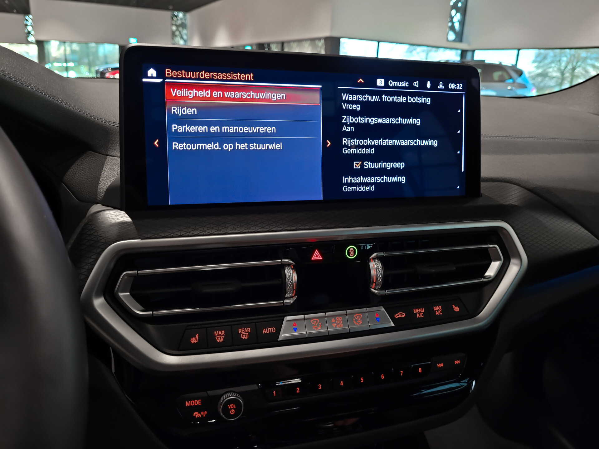 BMW iX3 FACELIFT M Sport High Executive 80 kWh Shadow|Driving Assistant|Keyless|HUD|Laser|Harman-Kardon|Pano|Sfeerverlichting Foto 17