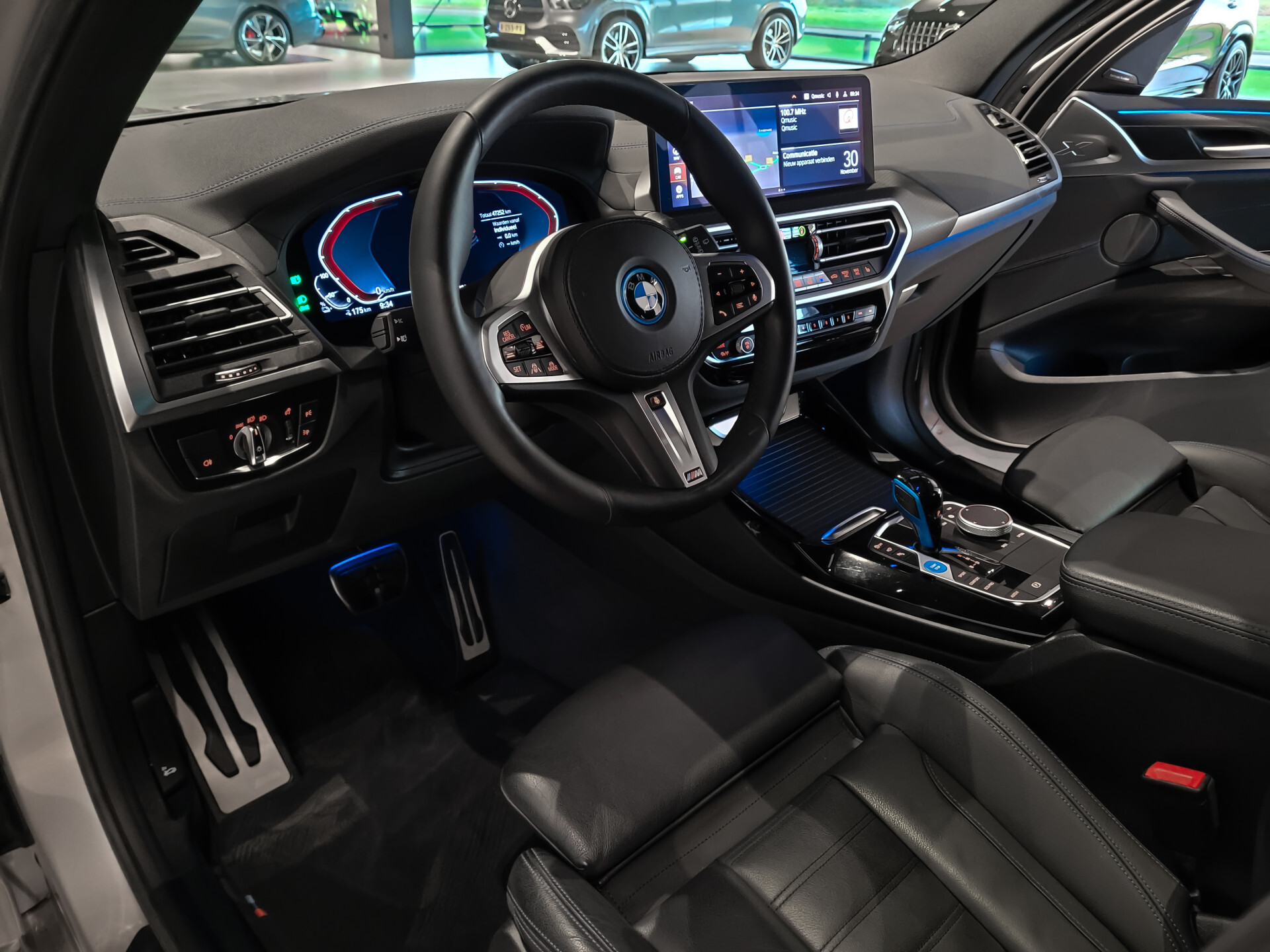 BMW iX3 FACELIFT M Sport High Executive 80 kWh Shadow|Driving Assistant|Keyless|HUD|Laser|Harman-Kardon|Pano|Sfeerverlichting Foto 18