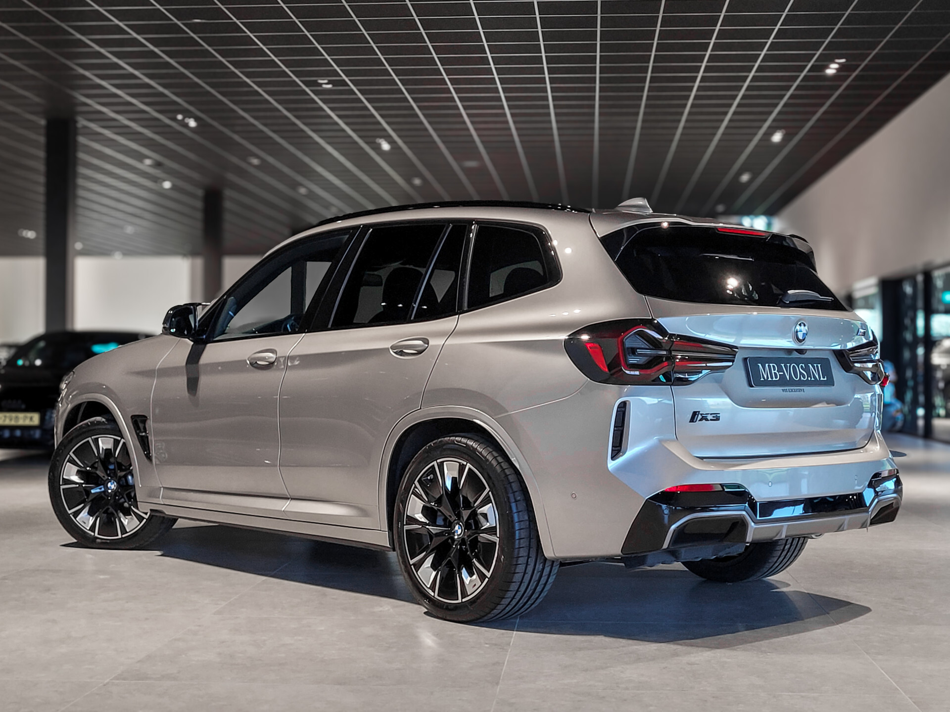 BMW iX3 FACELIFT M Sport High Executive 80 kWh Shadow|Driving Assistant|Keyless|HUD|Laser|Harman-Kardon|Pano|Sfeerverlichting Foto 2