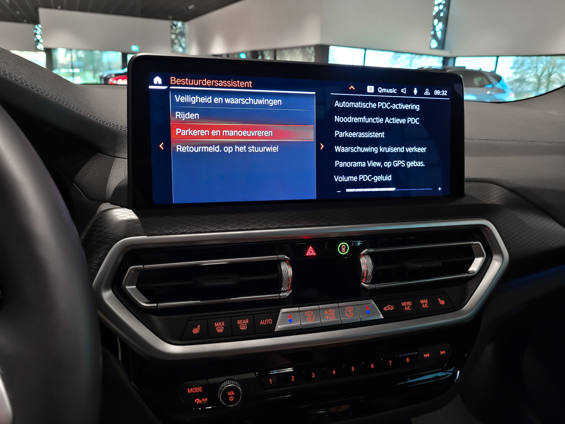 BMW iX3 FACELIFT M Sport High Executive 80 kWh Shadow|Driving Assistant|Keyless|HUD|Laser|Harman-Kardon|Pano|Sfeerverlichting Foto 21