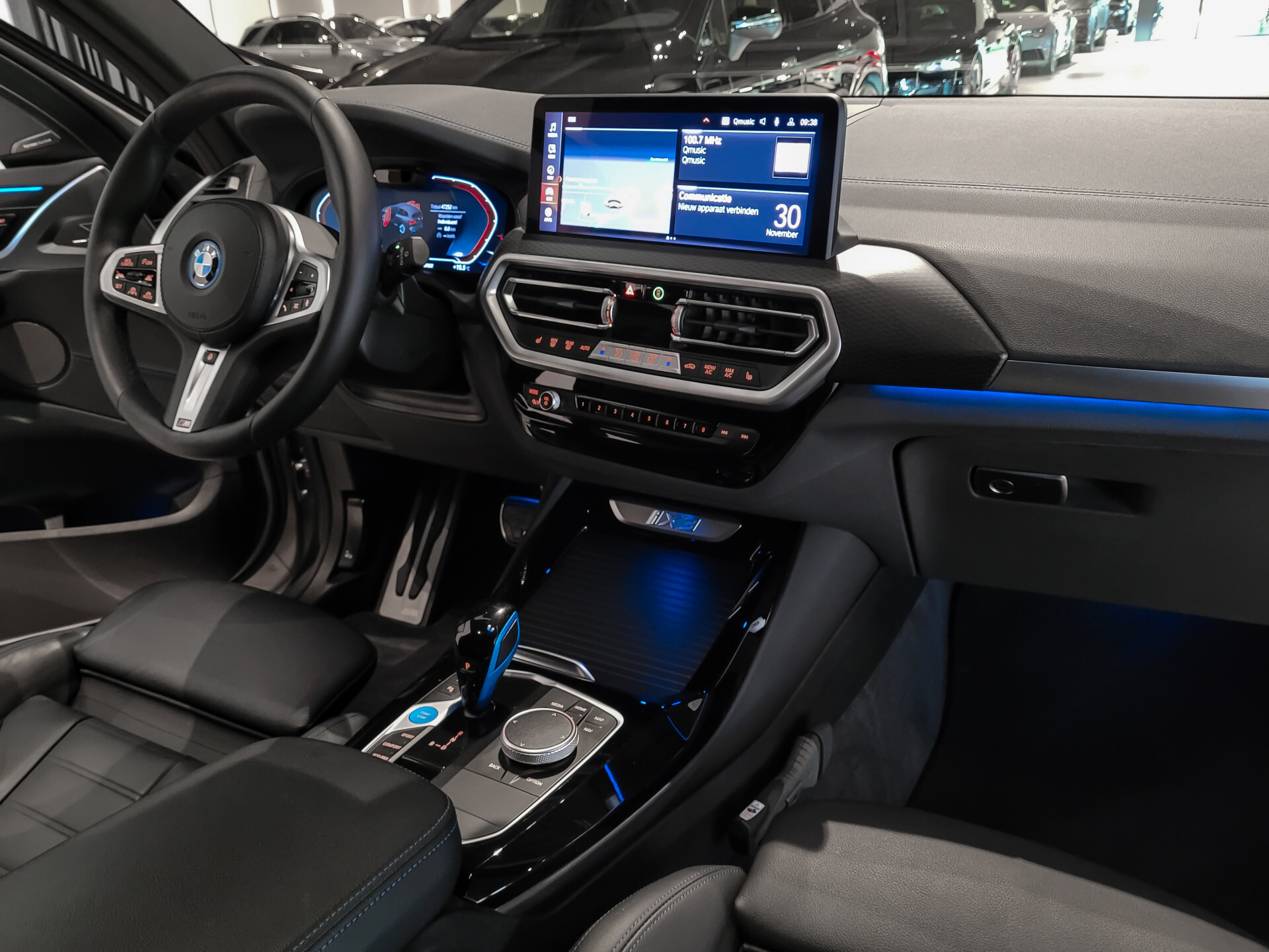 BMW iX3 FACELIFT M Sport High Executive 80 kWh Shadow|Driving Assistant|Keyless|HUD|Laser|Harman-Kardon|Pano|Sfeerverlichting Foto 25