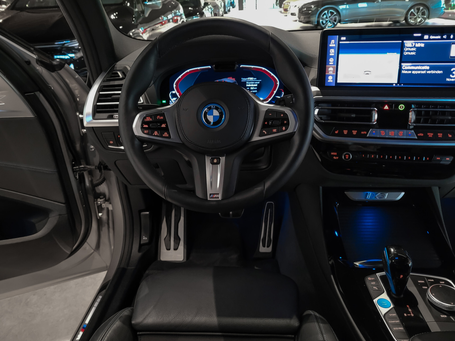 BMW iX3 FACELIFT M Sport High Executive 80 kWh Shadow|Driving Assistant|Keyless|HUD|Laser|Harman-Kardon|Pano|Sfeerverlichting Foto 28