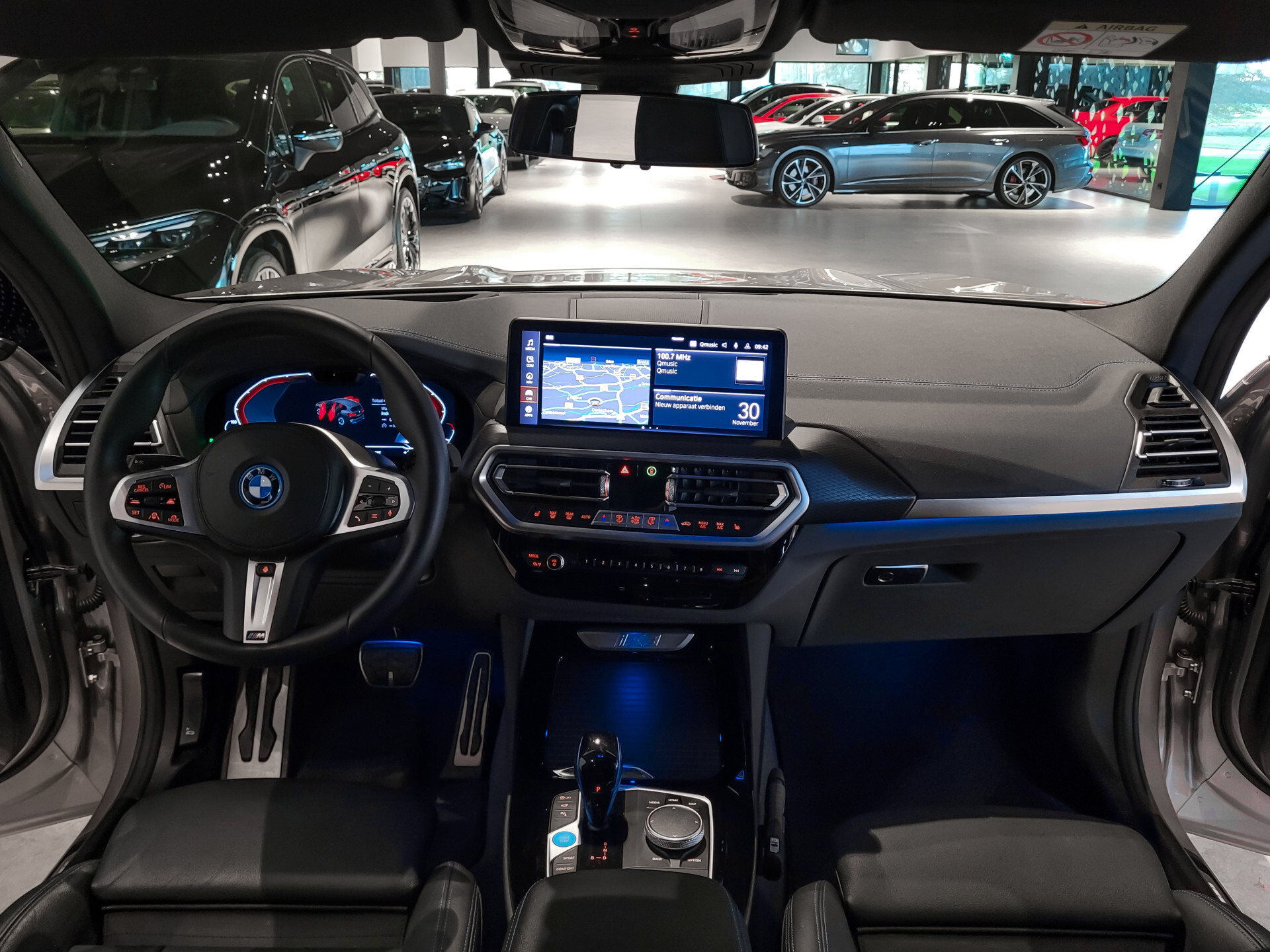 BMW iX3 FACELIFT M Sport High Executive 80 kWh Shadow|Driving Assistant|Keyless|HUD|Laser|Harman-Kardon|Pano|Sfeerverlichting Foto 32