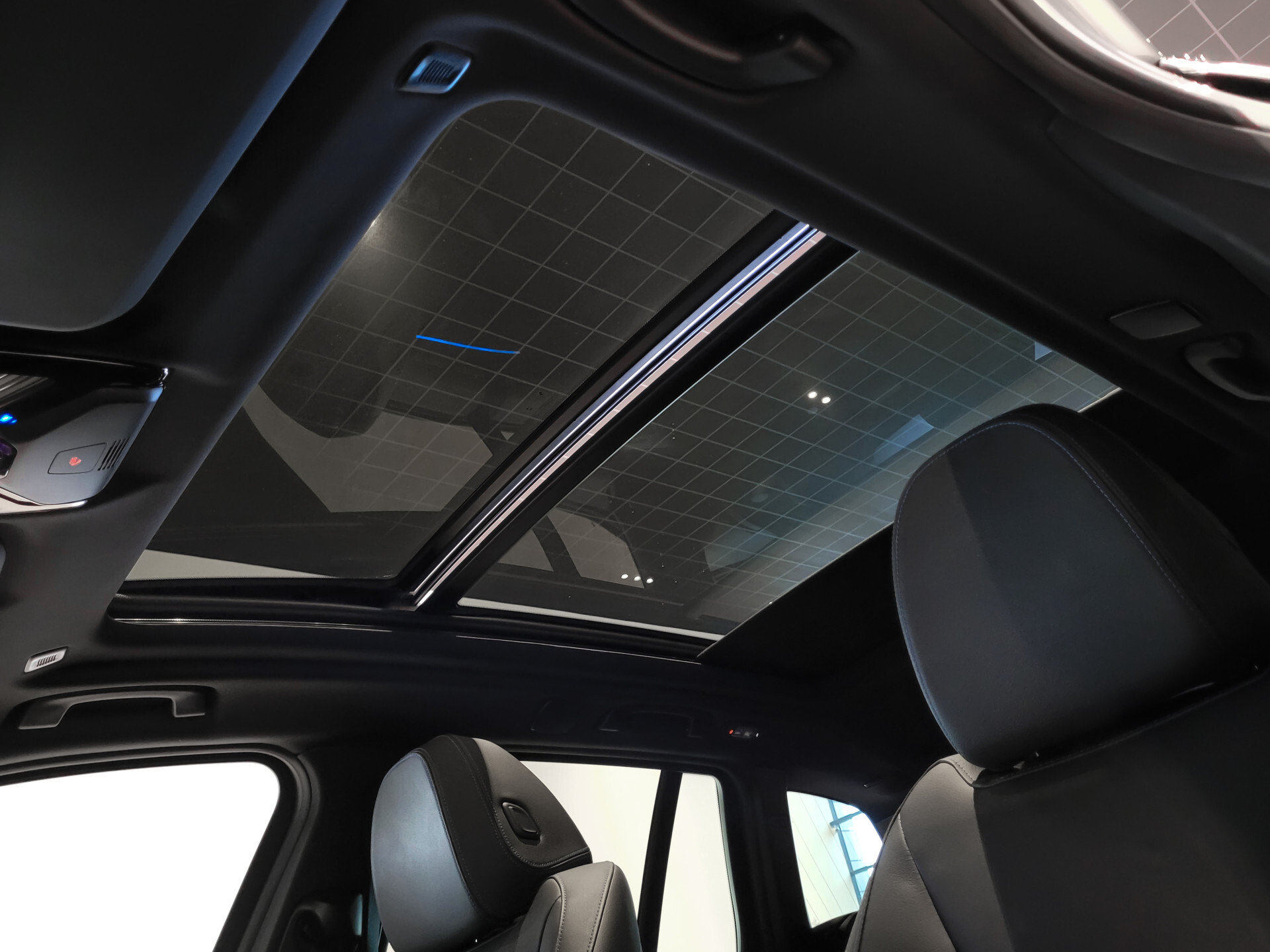 BMW iX3 FACELIFT M Sport High Executive 80 kWh Shadow|Driving Assistant|Keyless|HUD|Laser|Harman-Kardon|Pano|Sfeerverlichting Foto 34