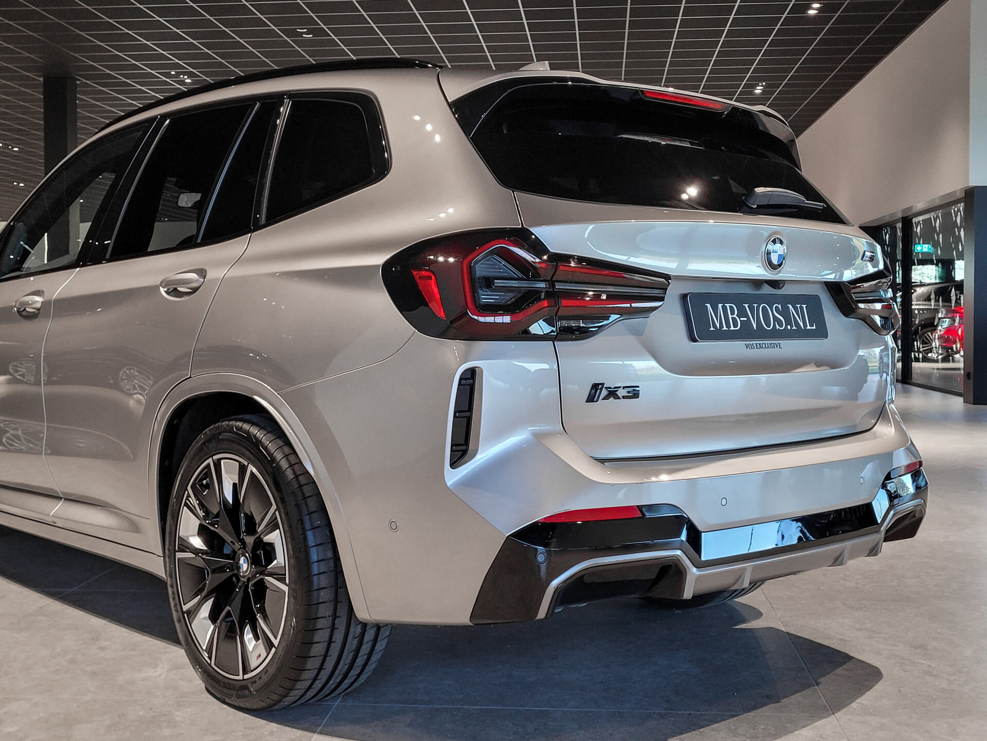 BMW iX3 FACELIFT M Sport High Executive 80 kWh Shadow|Driving Assistant|Keyless|HUD|Laser|Harman-Kardon|Pano|Sfeerverlichting Foto 38