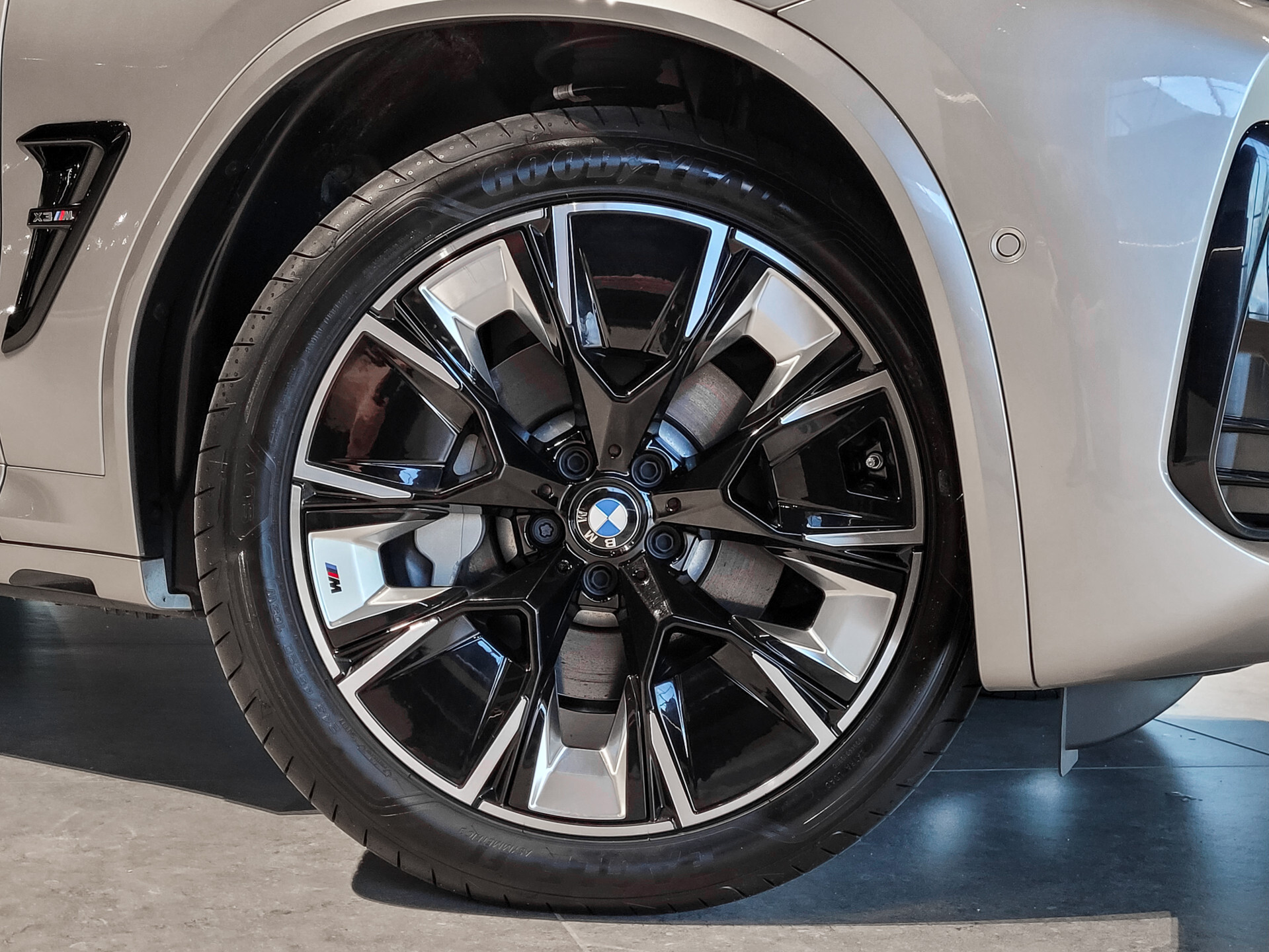 BMW iX3 FACELIFT M Sport High Executive 80 kWh Shadow|Driving Assistant|Keyless|HUD|Laser|Harman-Kardon|Pano|Sfeerverlichting Foto 39