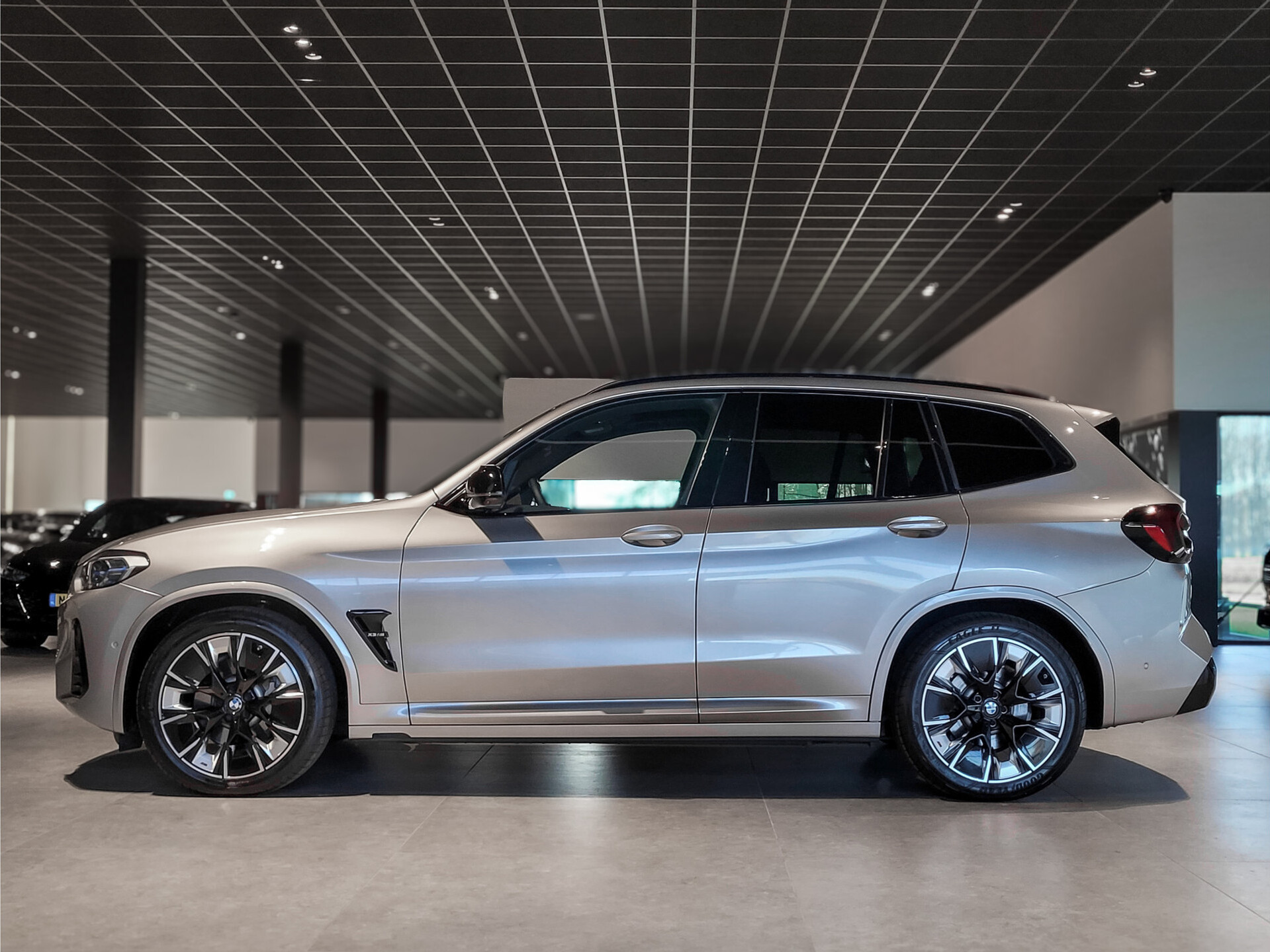 BMW iX3 FACELIFT M Sport High Executive 80 kWh Shadow|Driving Assistant|Keyless|HUD|Laser|Harman-Kardon|Pano|Sfeerverlichting Foto 4