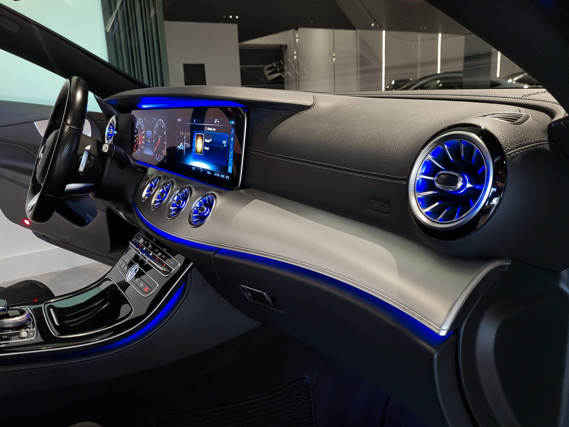 Mercedes-Benz E-Klasse Coupé 200 AMG Night|Panorama|Widescreen|Camera|Carplay|Ambient|New Service Aut9 Foto 24