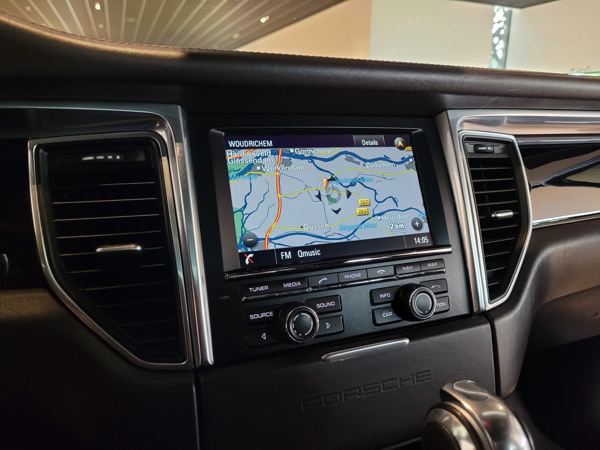 Porsche Macan 3.6 Turbo 400pk Luchtvering|Panorama|18-voudige stoelen|Bose|1ste eigenaar|NL Auto|Volleder Foto 15
