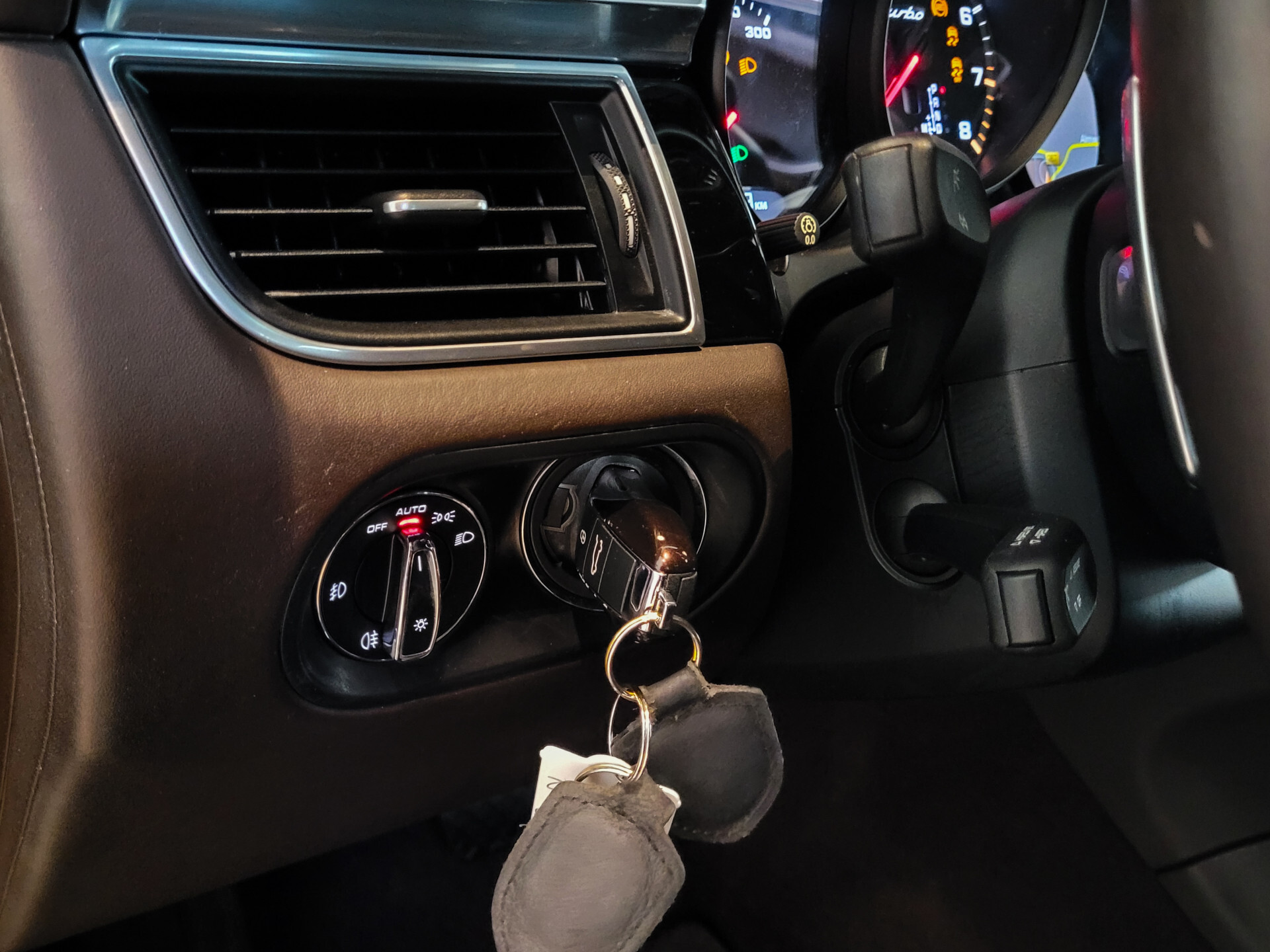 Porsche Macan 3.6 Turbo 400pk Luchtvering|Panorama|18-voudige stoelen|Bose|1ste eigenaar|NL Auto|Volleder Foto 16