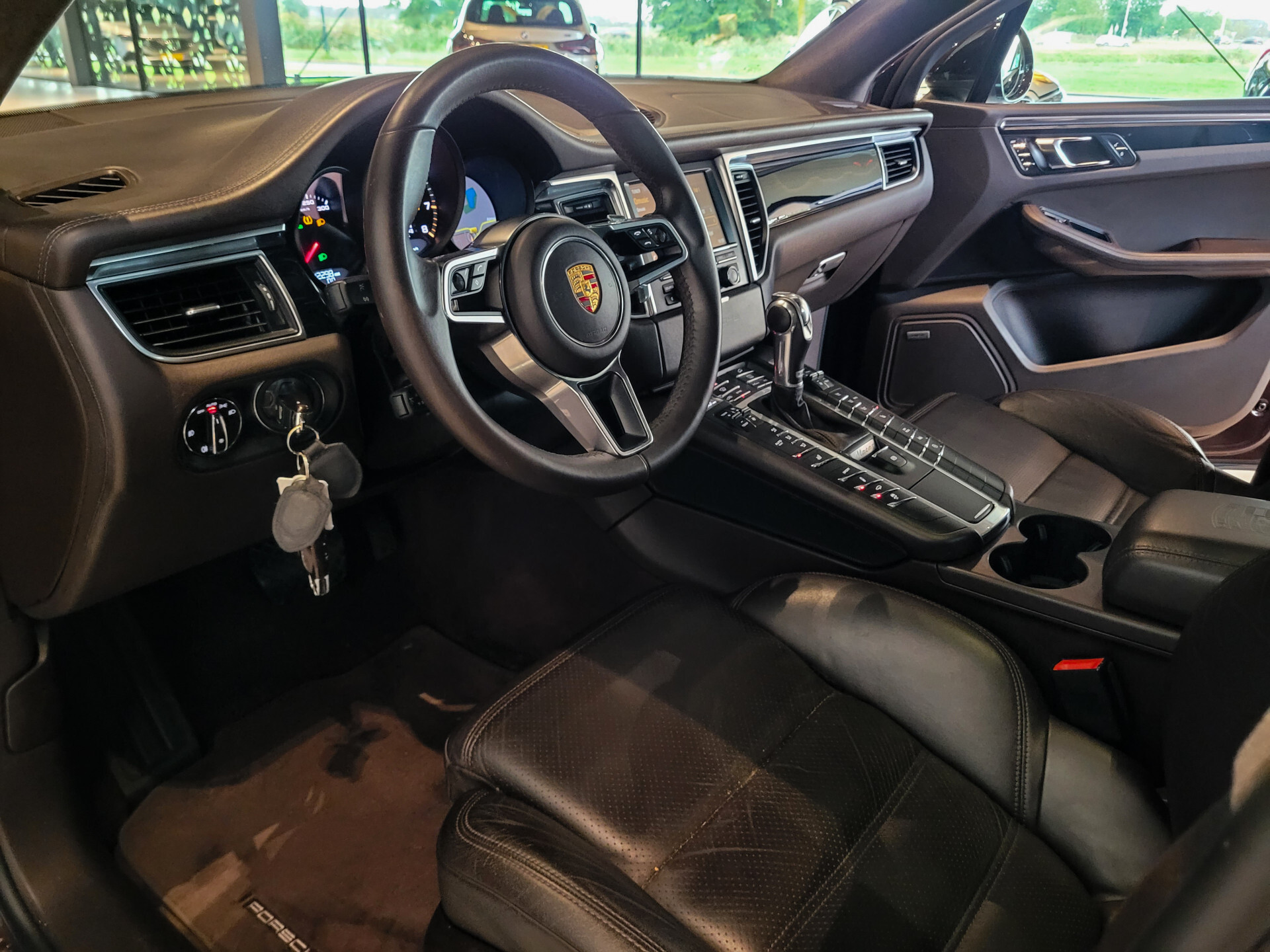 Porsche Macan 3.6 Turbo 400pk Luchtvering|Panorama|18-voudige stoelen|Bose|1ste eigenaar|NL Auto|Volleder Foto 18