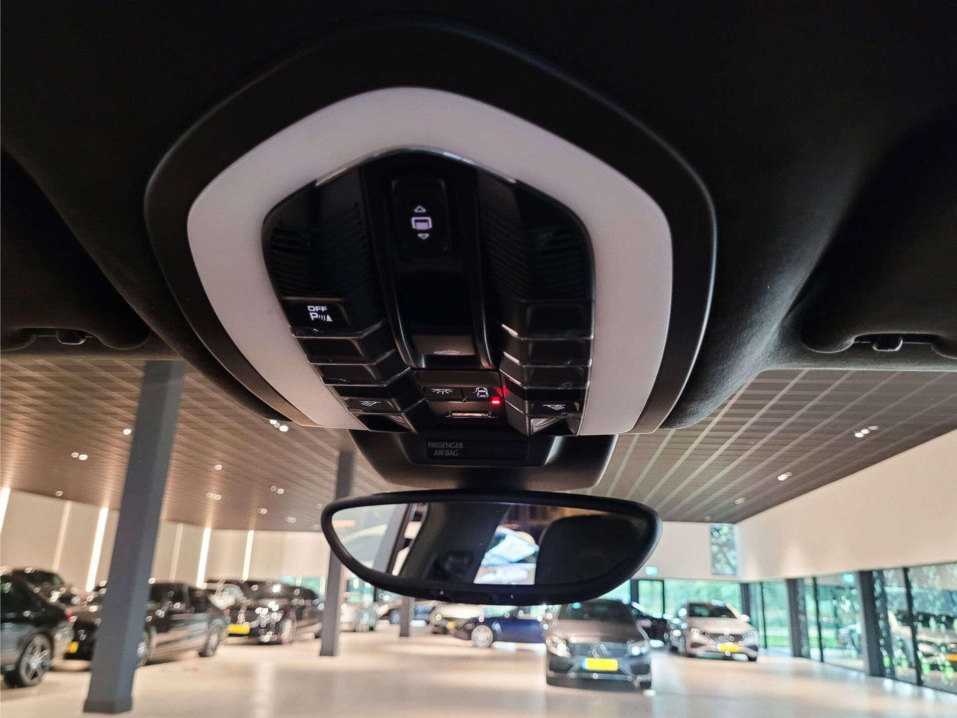 Porsche Macan 3.6 Turbo 400pk Luchtvering|Panorama|18-voudige stoelen|Bose|1ste eigenaar|NL Auto|Volleder Foto 26