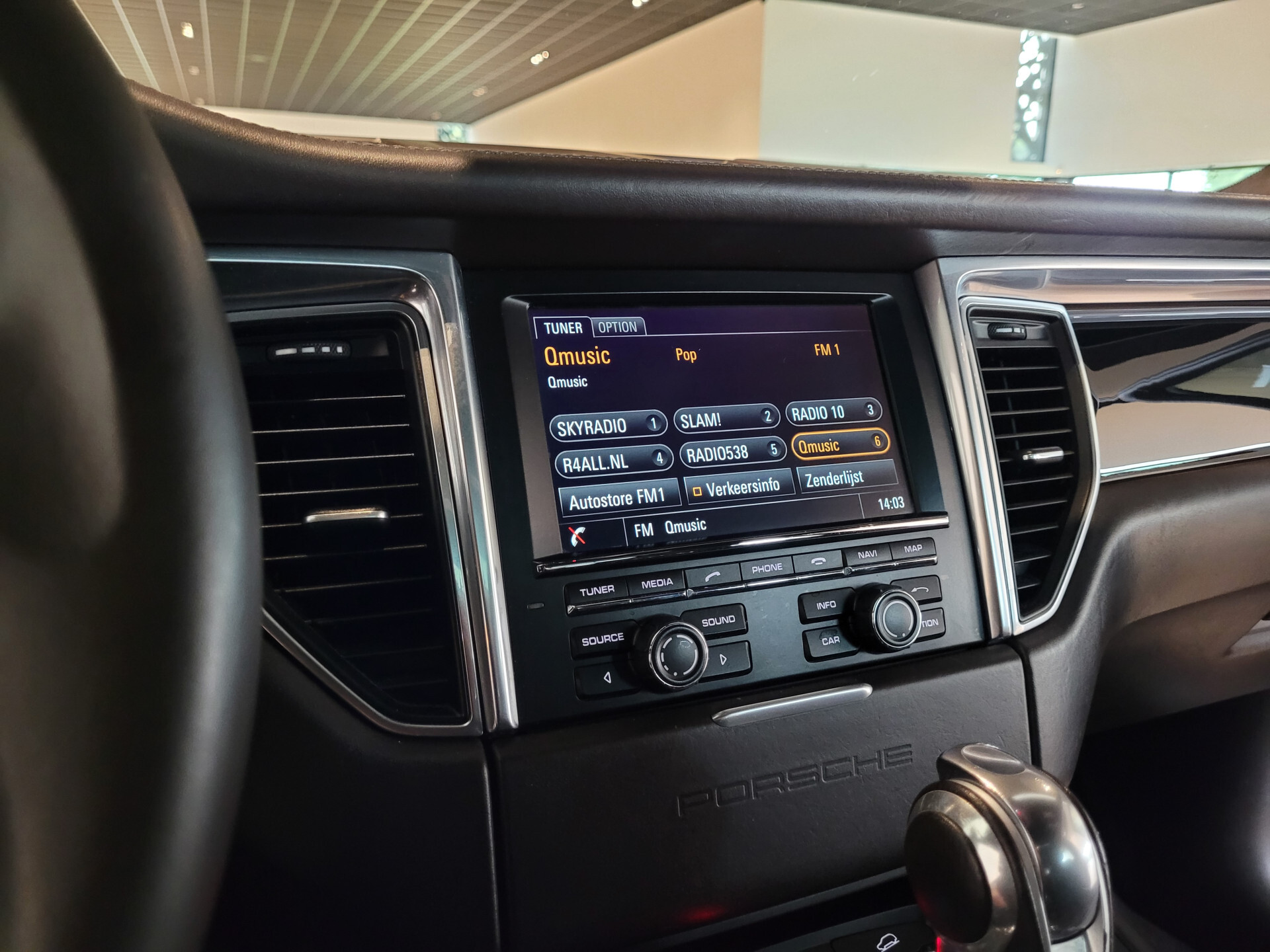 Porsche Macan 3.6 Turbo 400pk Luchtvering|Panorama|18-voudige stoelen|Bose|1ste eigenaar|NL Auto|Volleder Foto 9