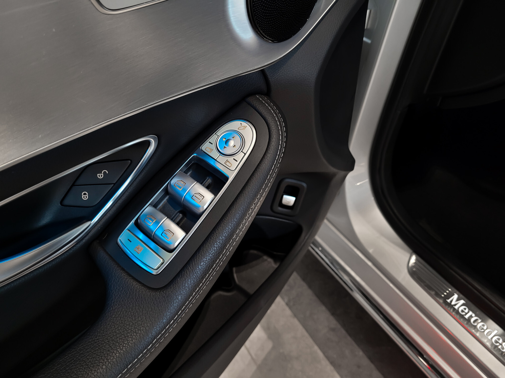 Mercedes-Benz C-Klasse Estate 350 e Avantgarde Airmatic|Camera|Verw-stoelen|Sfeerverlichting|Aut-kofferklep|New Service Foto 12