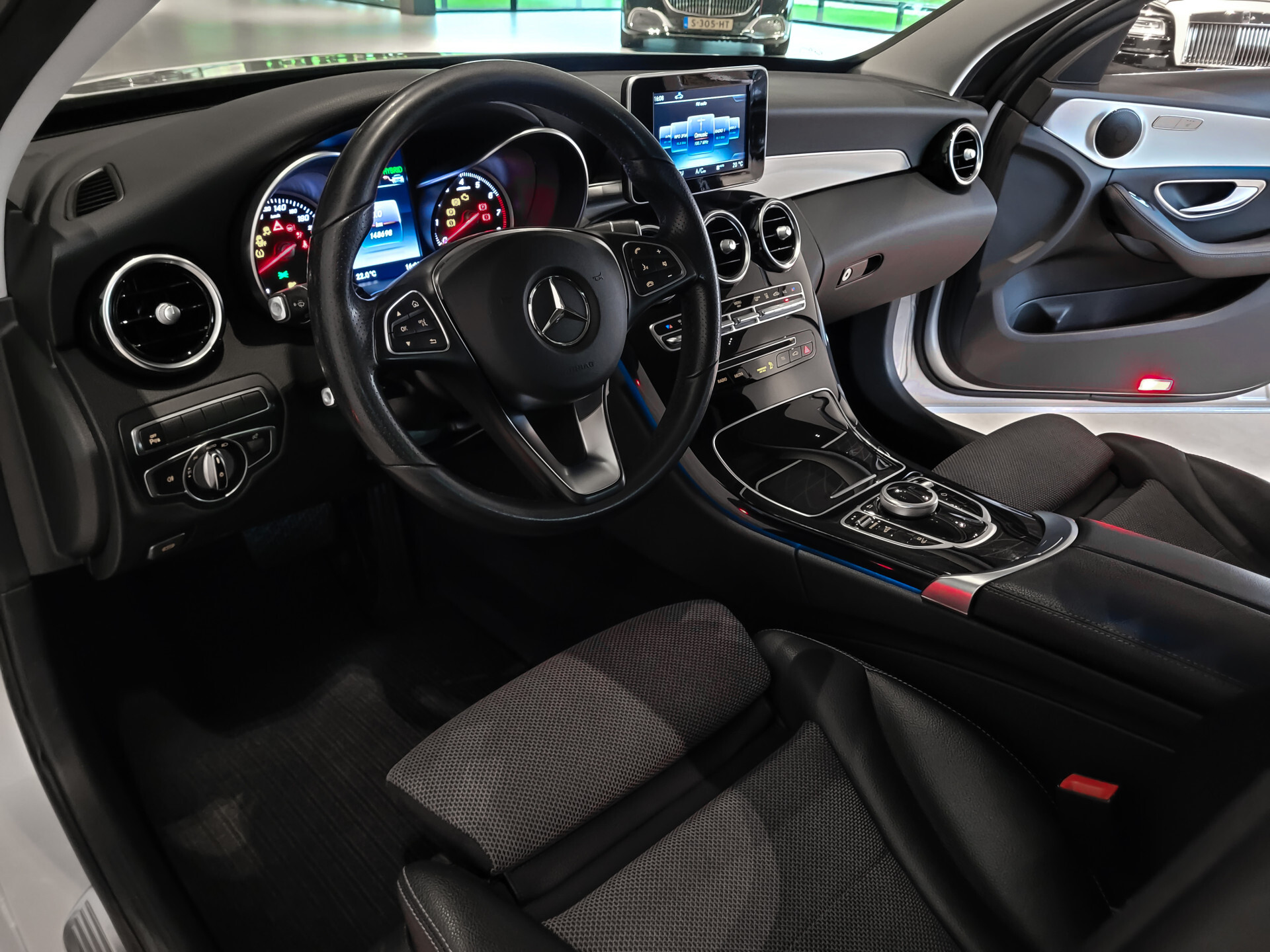 Mercedes-Benz C-Klasse Estate 350 e Avantgarde Airmatic|Camera|Verw-stoelen|Sfeerverlichting|Aut-kofferklep|New Service Foto 16