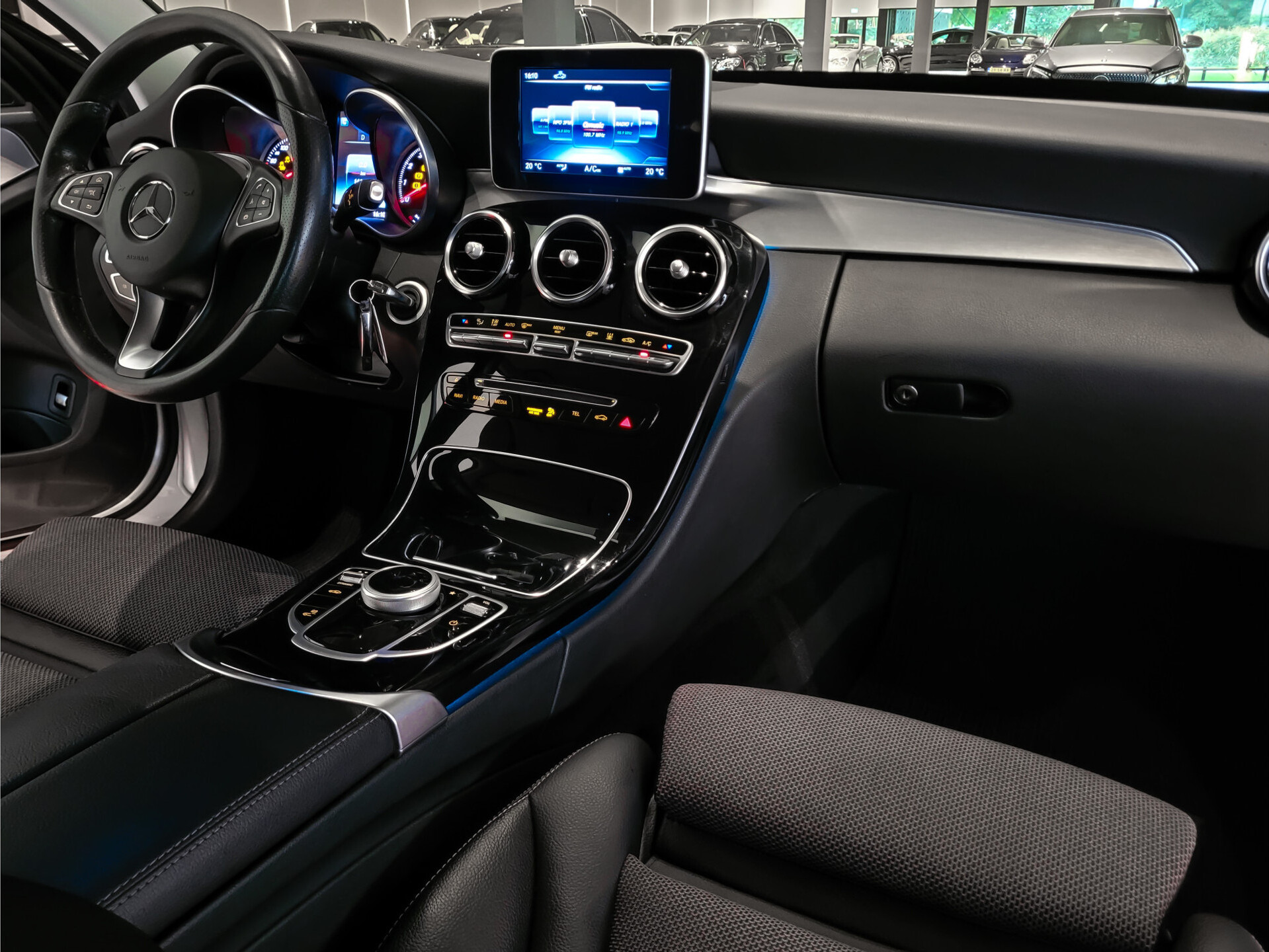 Mercedes-Benz C-Klasse Estate 350 e Avantgarde Airmatic|Camera|Verw-stoelen|Sfeerverlichting|Aut-kofferklep|New Service Foto 24