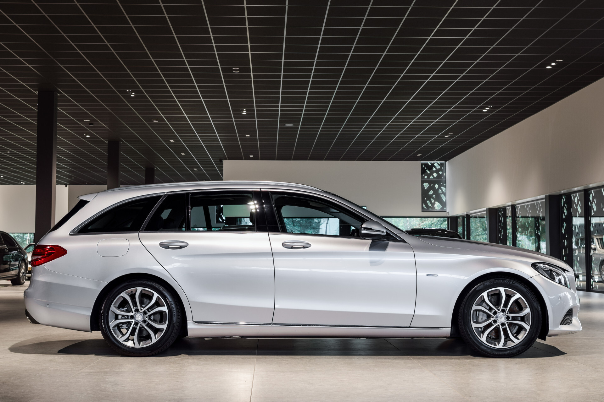 Mercedes-Benz C-Klasse Estate 350 e Avantgarde Airmatic|Camera|Verw-stoelen|Sfeerverlichting|Aut-kofferklep|New Service Foto 3