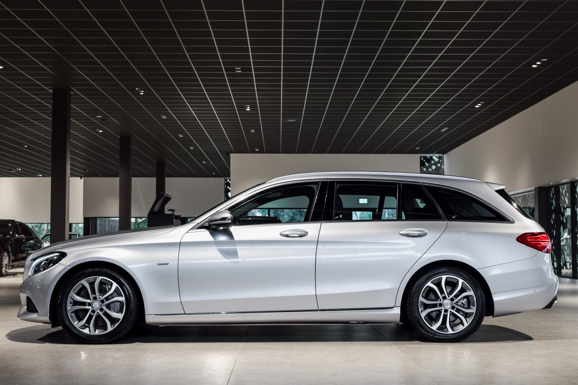 Mercedes-Benz C-Klasse Estate 350 e Avantgarde Airmatic|Camera|Verw-stoelen|Sfeerverlichting|Aut-kofferklep|New Service Foto 4