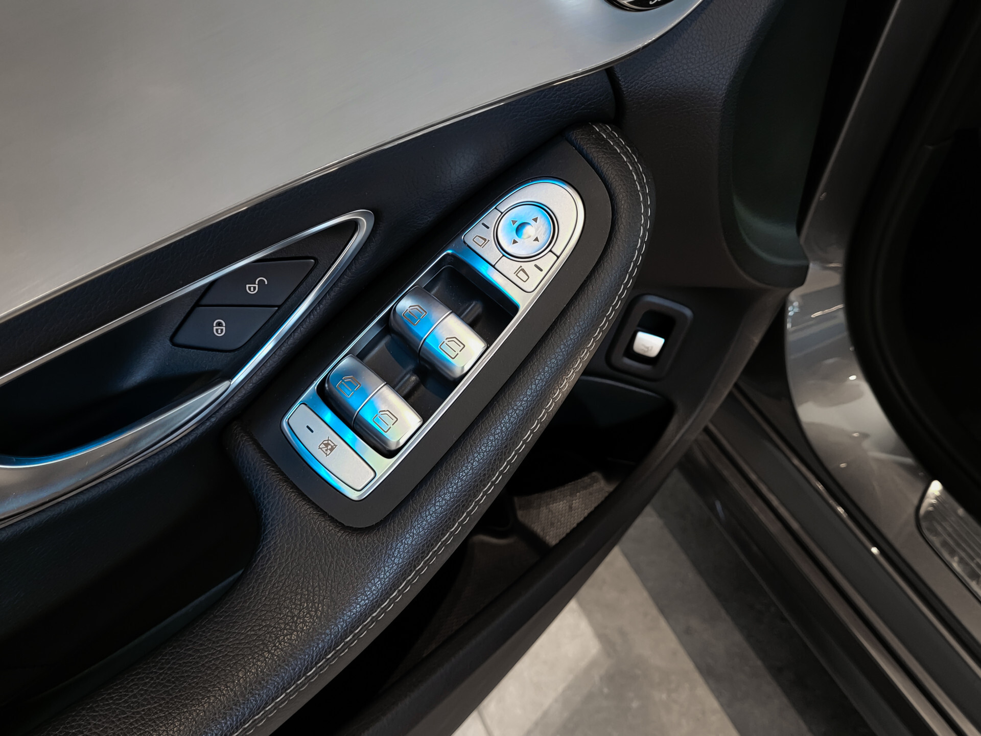 Mercedes-Benz C-Klasse Estate 180 AMG Sport Edition Leder|Sfeerverlichting|Aut-kofferklep|LED|19"|New Service/APK Foto 12