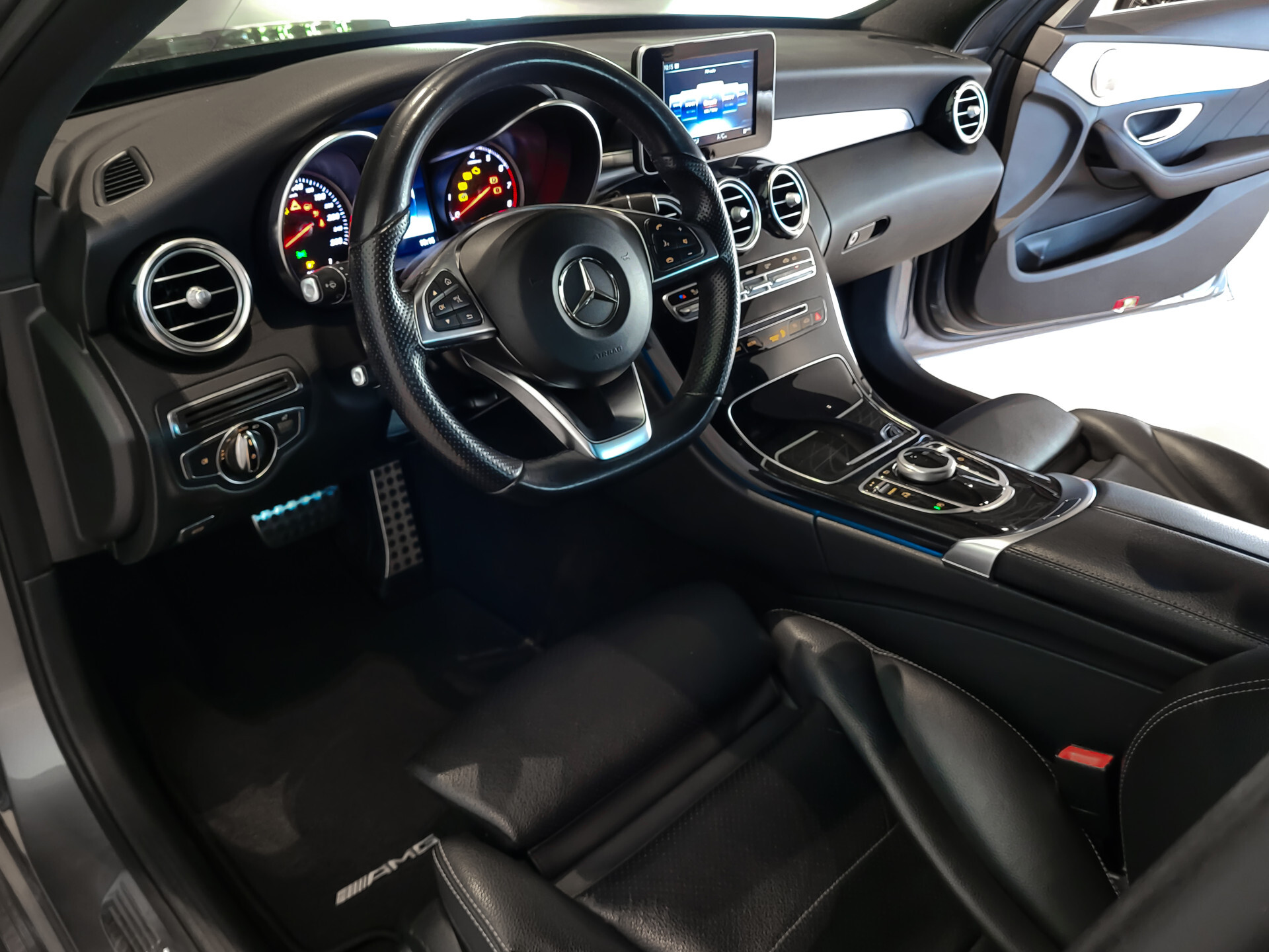 Mercedes-Benz C-Klasse Estate 180 AMG Sport Edition Leder|Sfeerverlichting|Aut-kofferklep|LED|19"|New Service/APK Foto 16