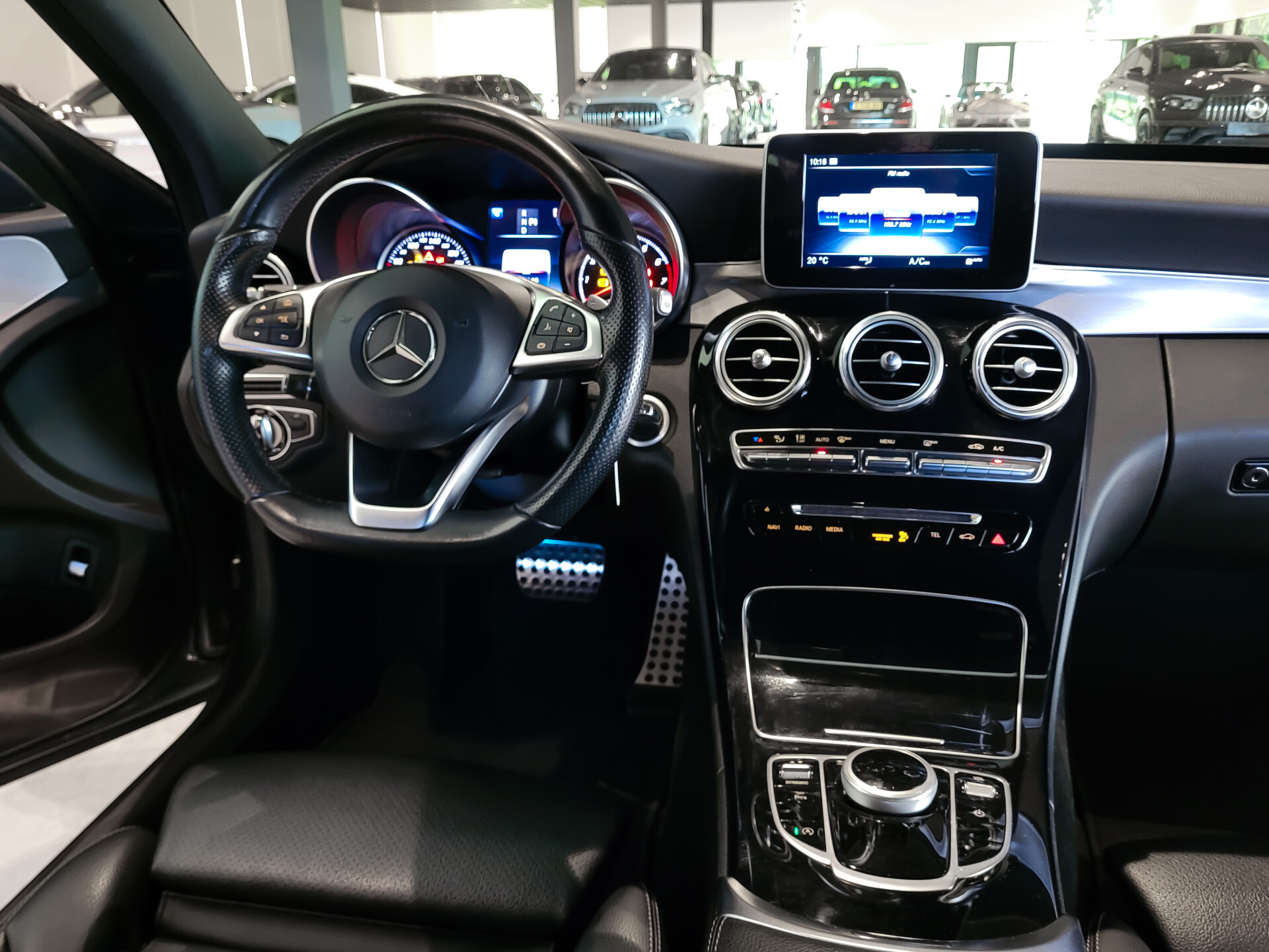 Mercedes-Benz C-Klasse Estate 180 AMG Sport Edition Leder|Sfeerverlichting|Aut-kofferklep|LED|19"|New Service/APK Foto 23