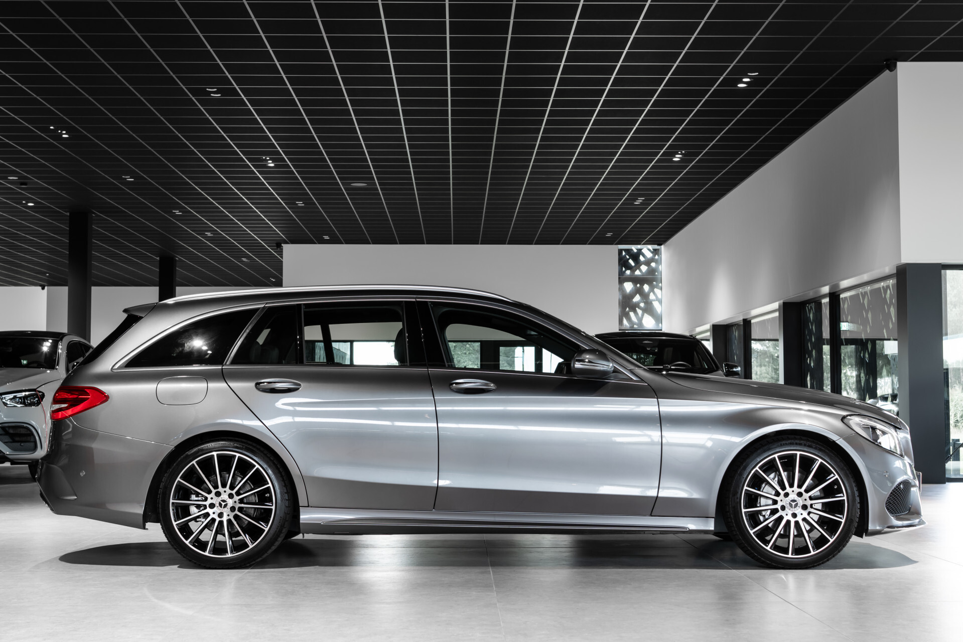 Mercedes-Benz C-Klasse Estate 180 AMG Sport Edition Leder|Sfeerverlichting|Aut-kofferklep|LED|19"|New Service/APK Foto 3