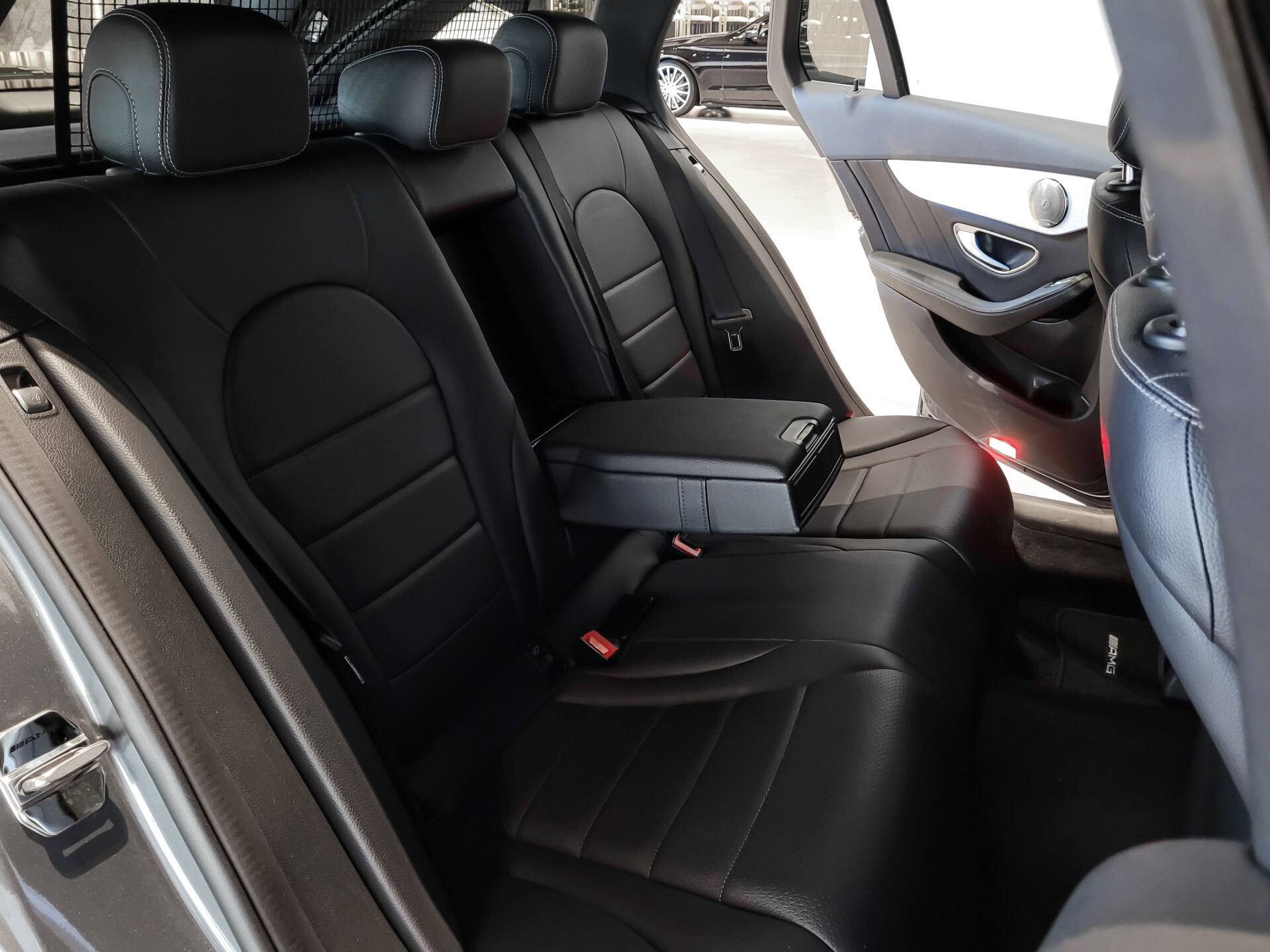 Mercedes-Benz C-Klasse Estate 180 AMG Sport Edition Leder|Sfeerverlichting|Aut-kofferklep|LED|19"|New Service/APK Foto 7