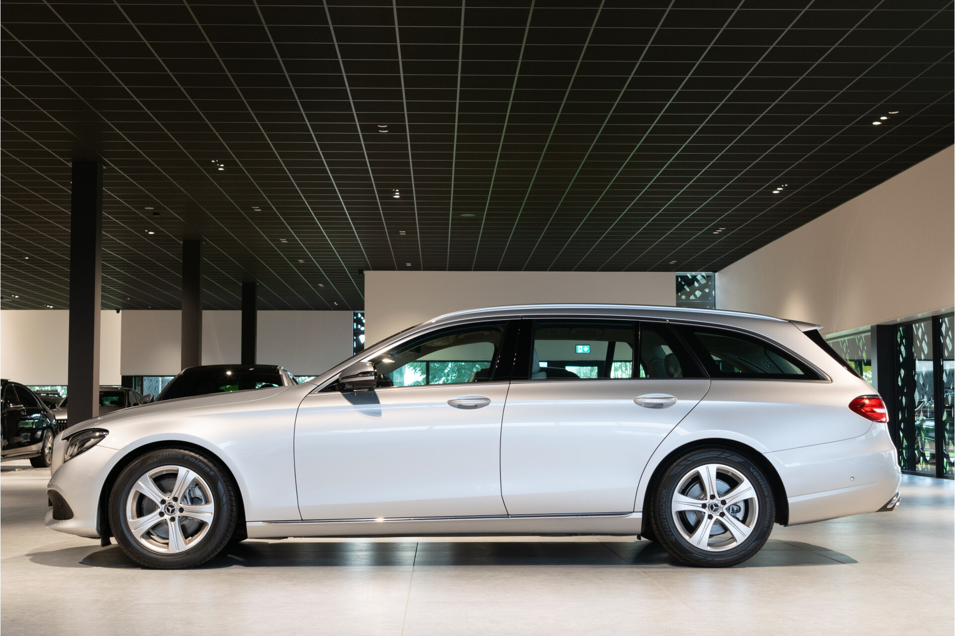 Mercedes-Benz E-Klasse Estate 250 Avantgarde ACC|Standkachel|Comand|360|Burmester|Mem|Exclusive|Volledige historie Foto 4