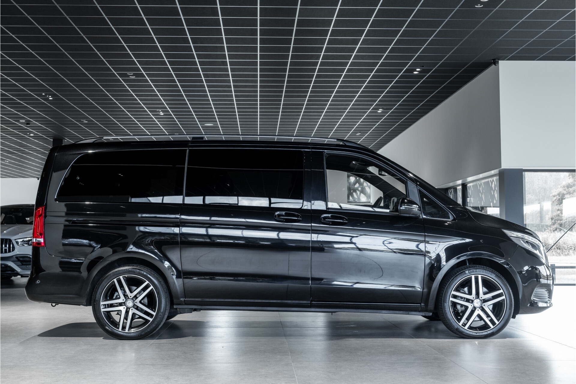 Mercedes-Benz V-Klasse 250d 4-MATIC Lang Avantgarde Edition 8-Persoons|Burmester|360-camera|19"| Active Cruise|Stoelventilatie Foto 3