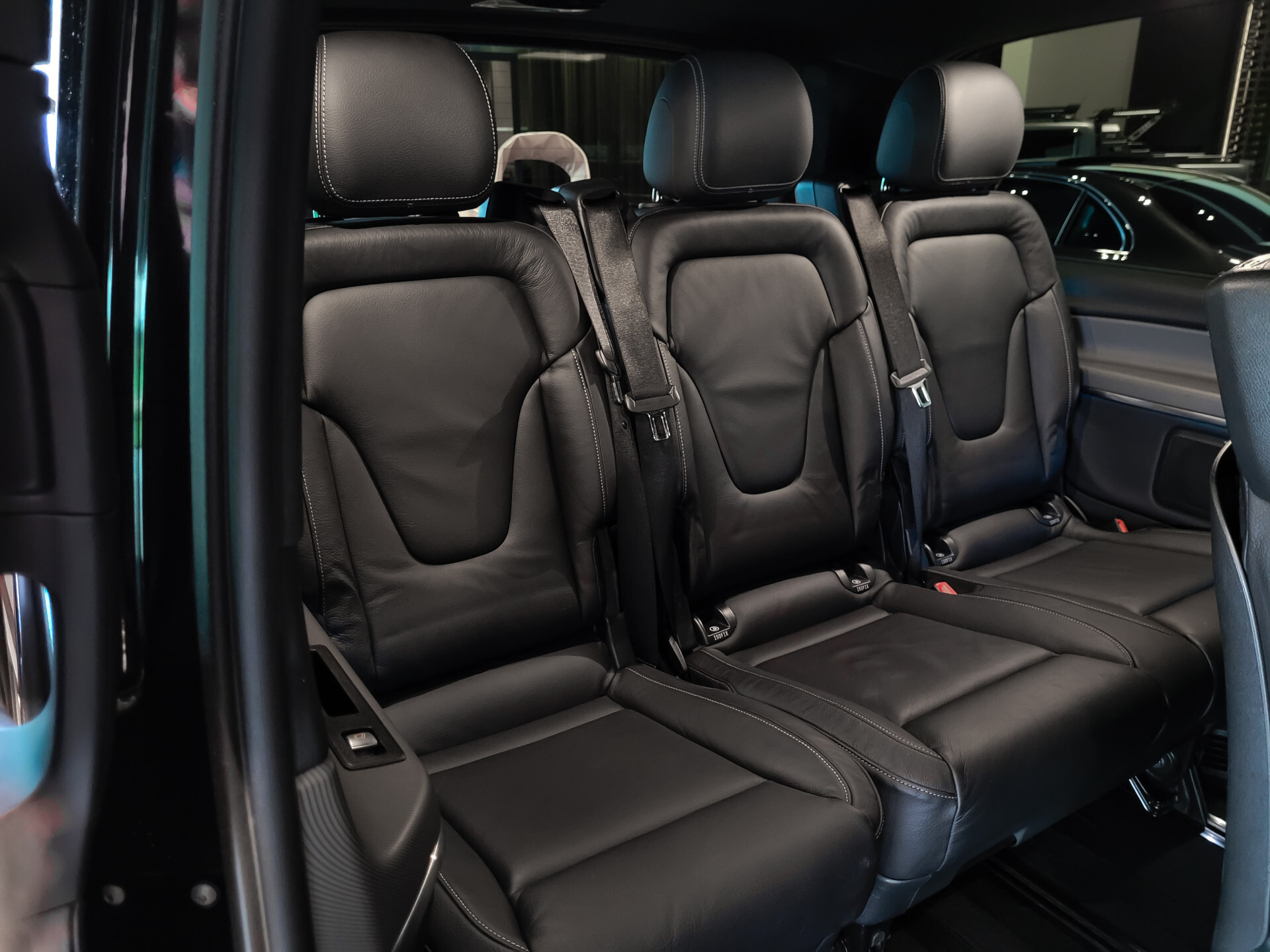 Mercedes-Benz V-Klasse 250d 4-MATIC Lang Avantgarde Edition 8-Persoons|Burmester|360-camera|19"| Active Cruise|Stoelventilatie Foto 8