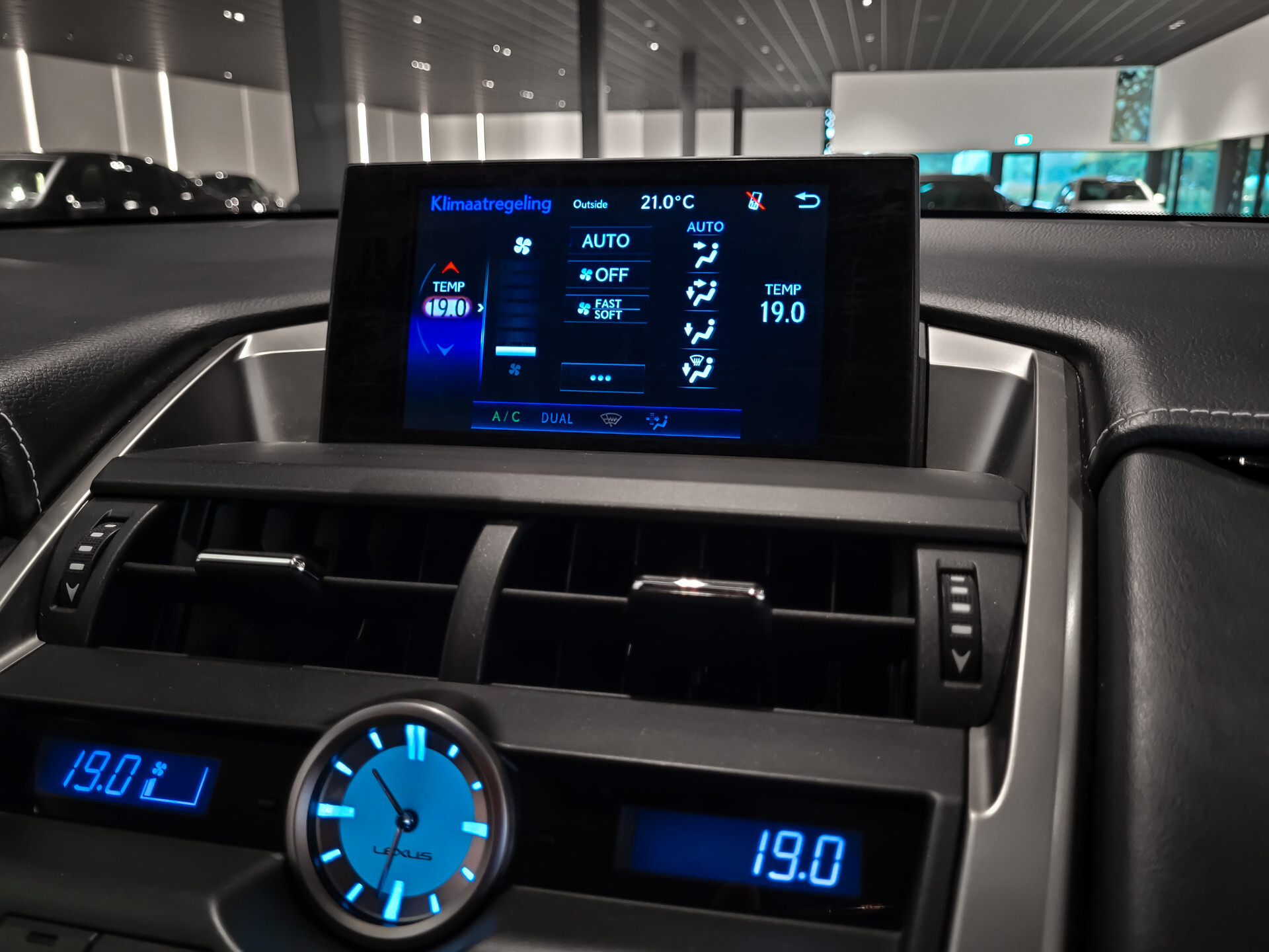 Lexus NX 300h AWD Business Line Dealer onderhouden|Mercury Grey|LED|Camera|Parkeersensoren Foto 13