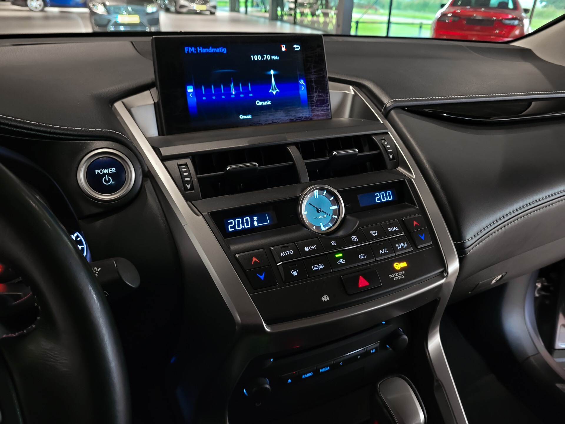 Lexus NX 300h AWD Business Line Dealer onderhouden|Mercury Grey|LED|Camera|Parkeersensoren Foto 16