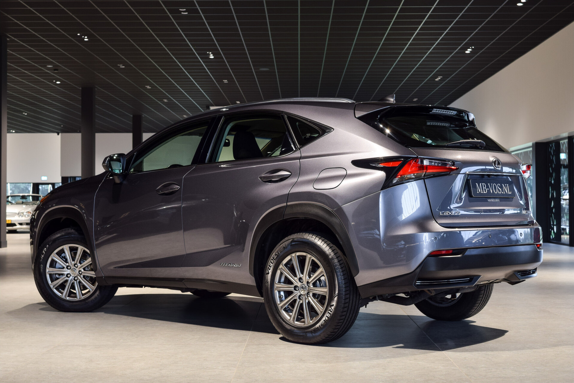 Lexus NX 300h AWD Business Line Dealer onderhouden|Mercury Grey|LED|Camera|Parkeersensoren Foto 2