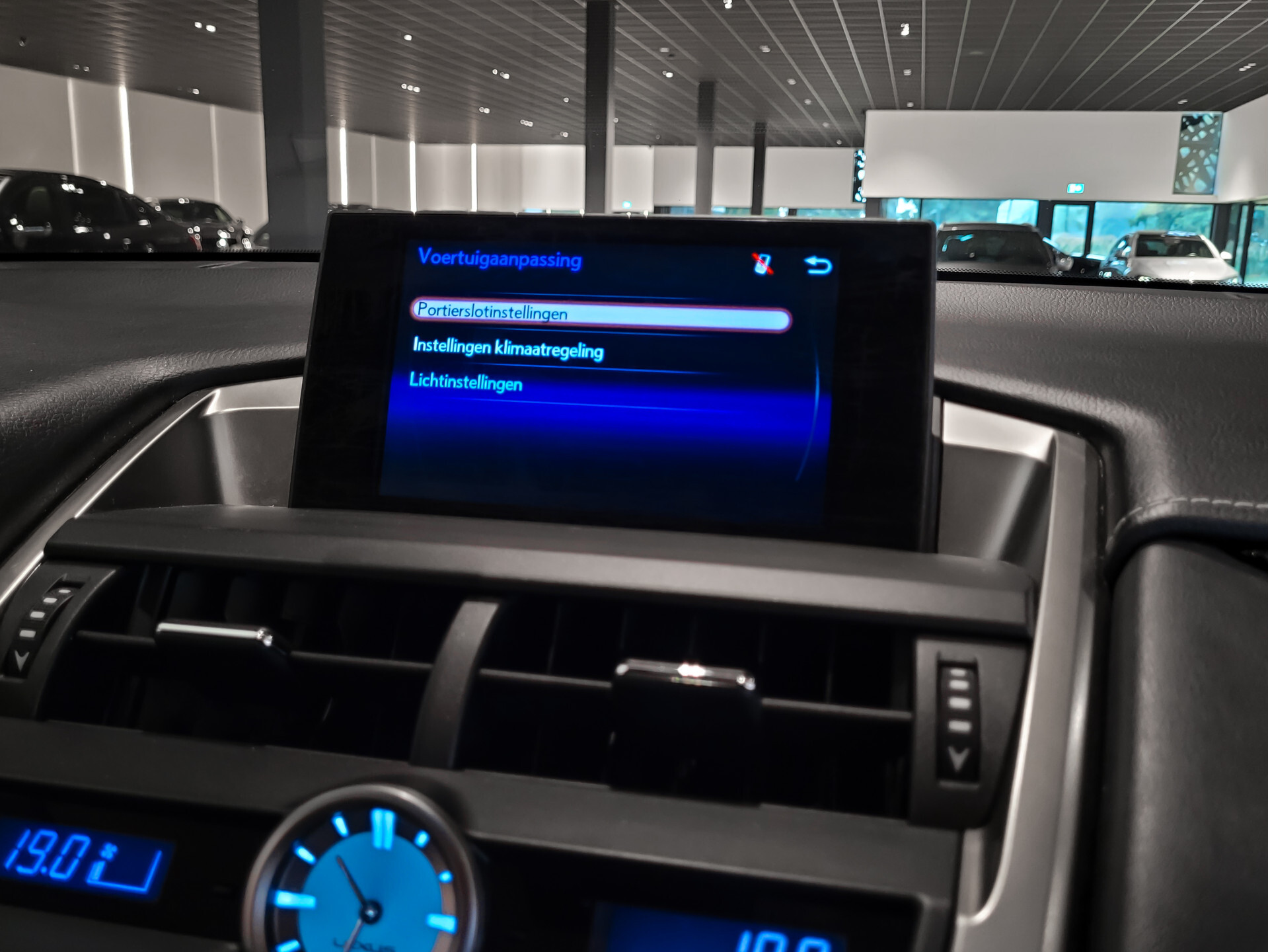 Lexus NX 300h AWD Business Line Dealer onderhouden|Mercury Grey|LED|Camera|Parkeersensoren Foto 20