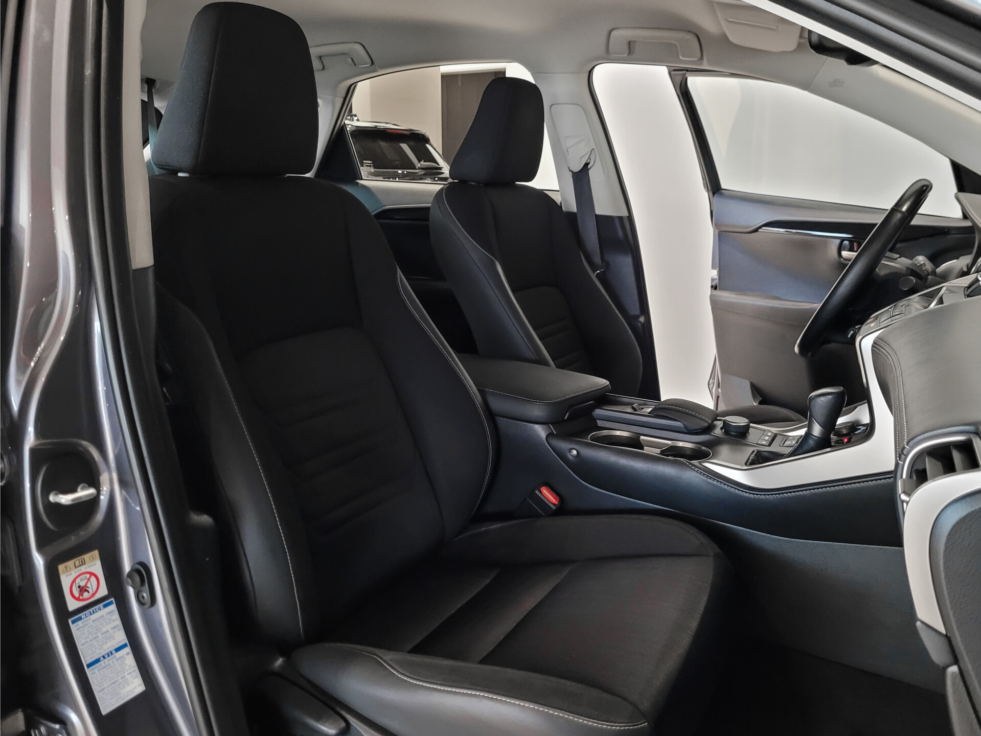 Lexus NX 300h AWD Business Line Dealer onderhouden|Mercury Grey|LED|Camera|Parkeersensoren Foto 6