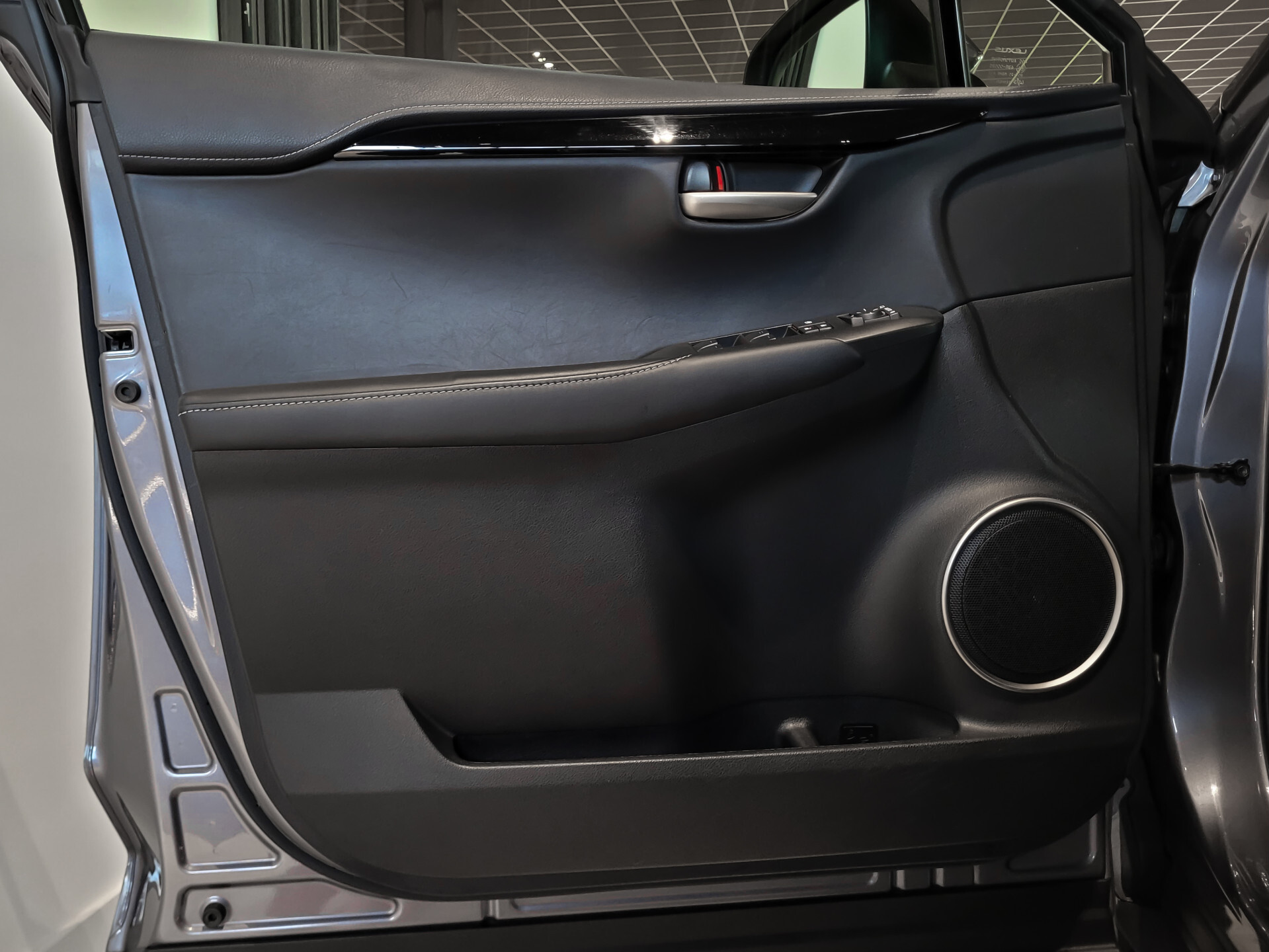 Lexus NX 300h AWD Business Line Dealer onderhouden|Mercury Grey|LED|Camera|Parkeersensoren Foto 8