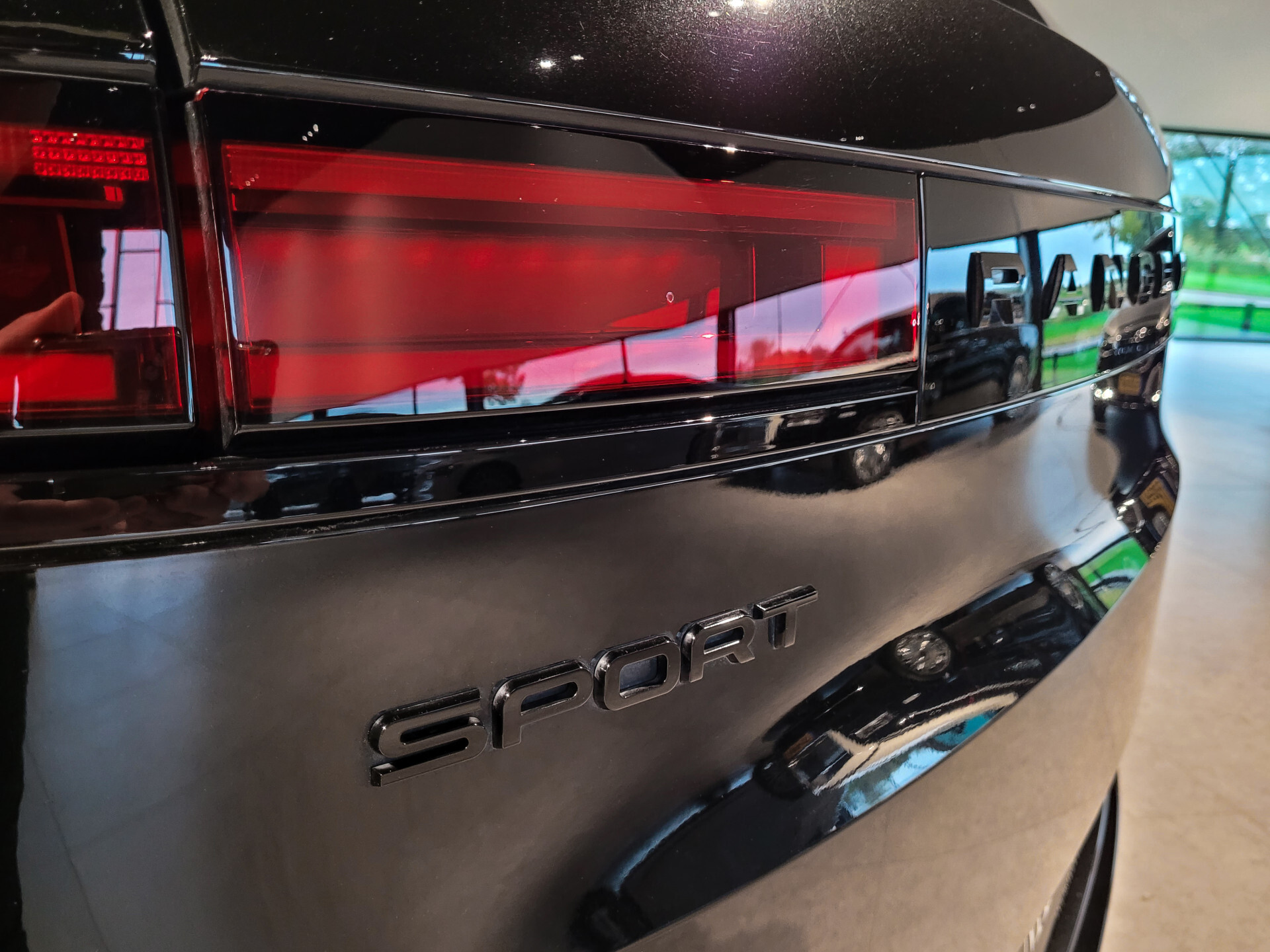 Land Rover Range Rover Sport 3.0 P510e First Edition Light Cloud leder|Forced Carbon|Massage|23"|Trekhaak|BTW Foto 37