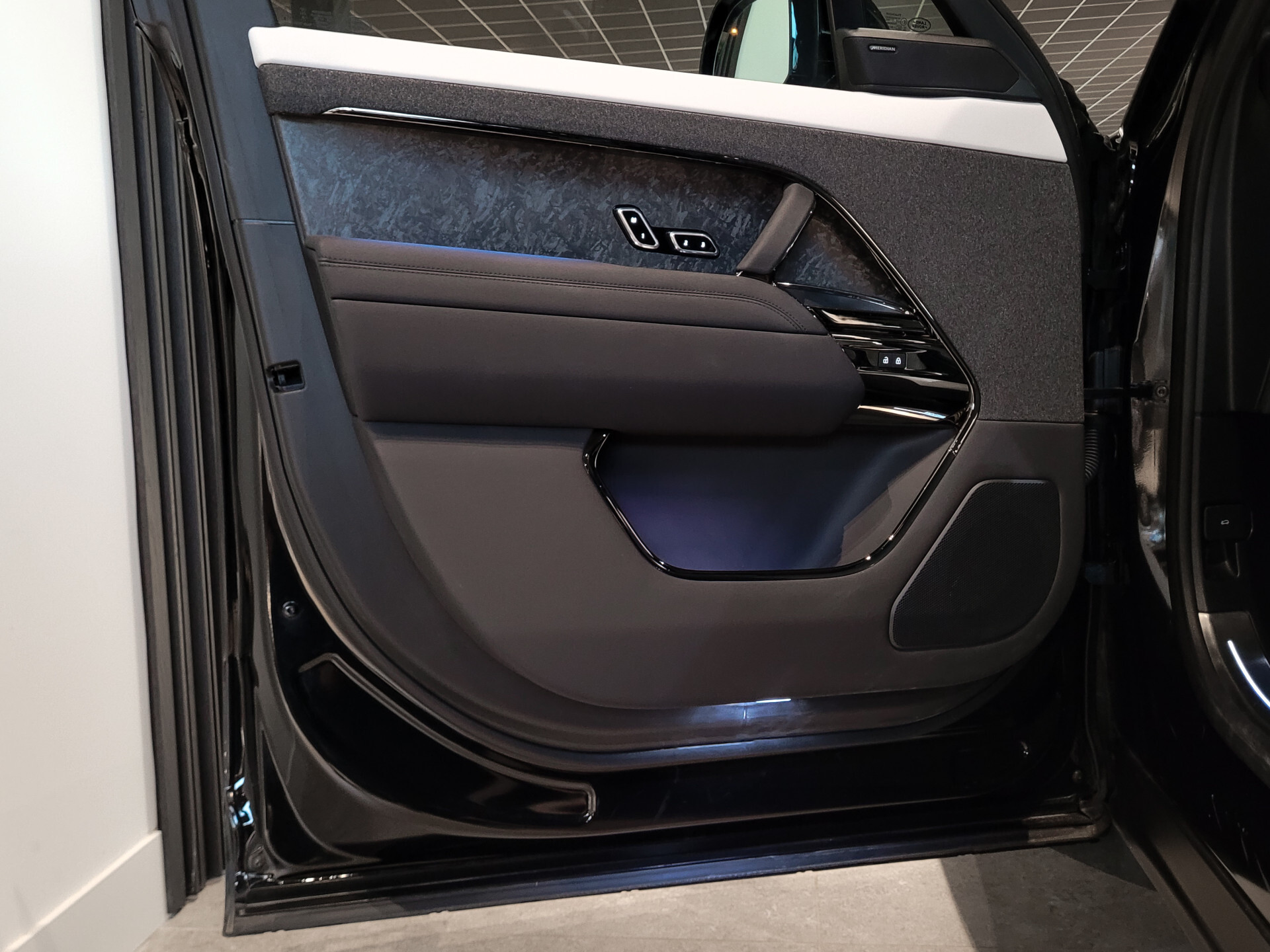 Land Rover Range Rover Sport 3.0 P510e First Edition Light Cloud leder|Forced Carbon|Massage|23"|Trekhaak|BTW Foto 9