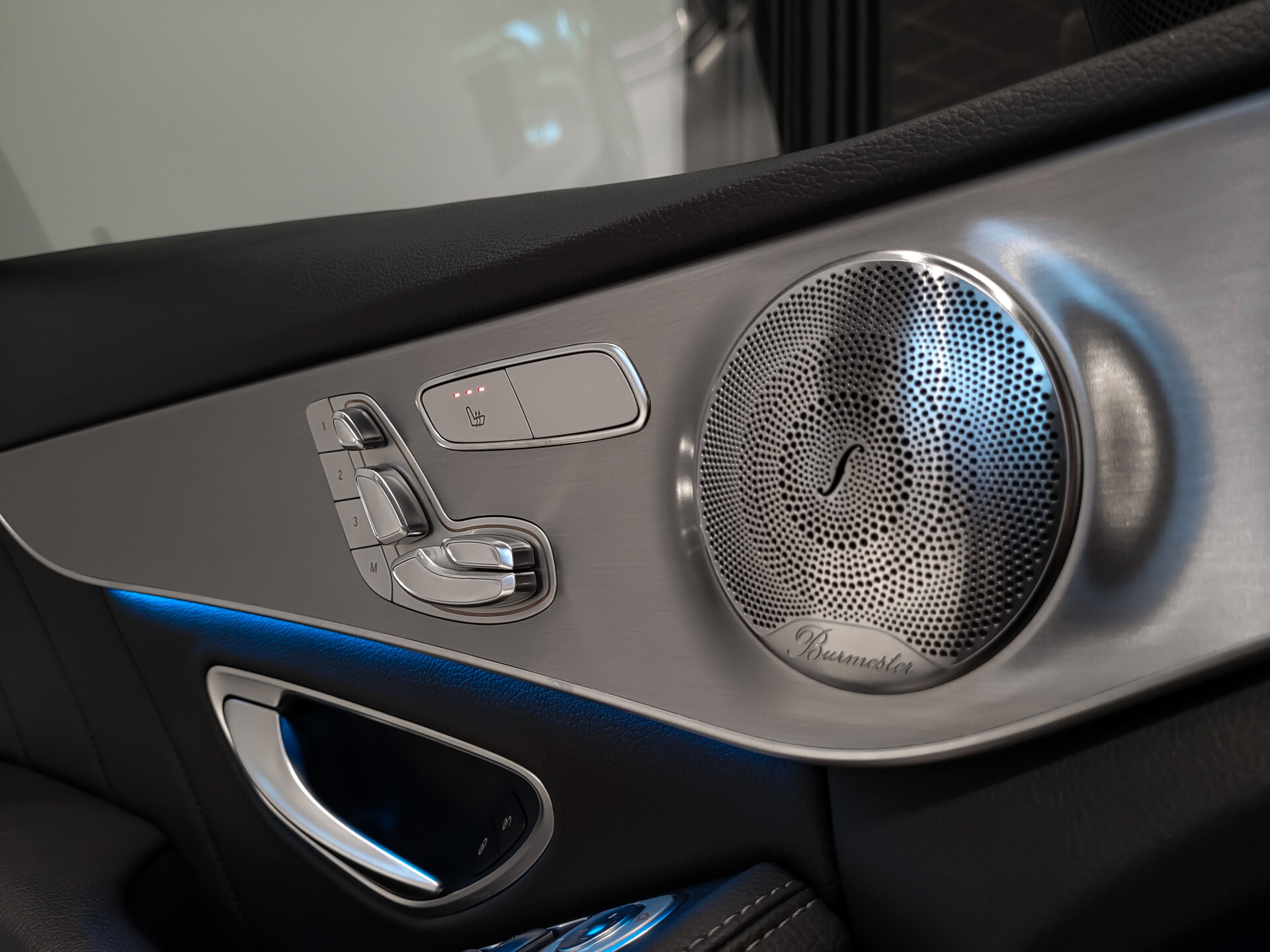 Mercedes-Benz C-Klasse 200 AMG Leder|Carbon|Burmester|20"|ILS|Comand|Sfeerverlichting|Memory|Volledige historie Foto 10