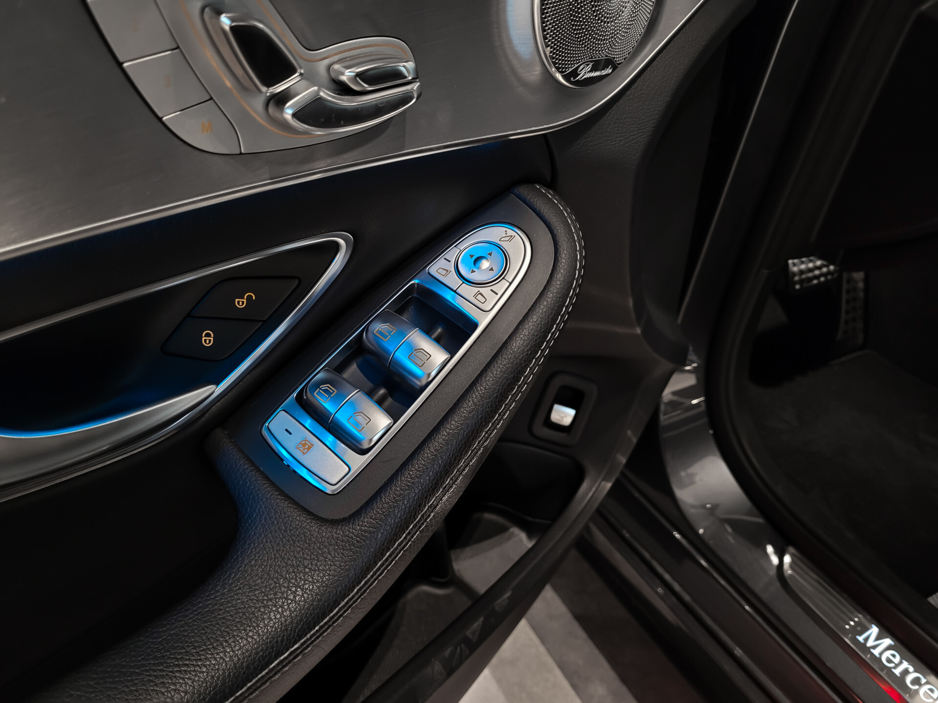 Mercedes-Benz C-Klasse 200 AMG Leder|Carbon|Burmester|20"|ILS|Comand|Sfeerverlichting|Memory|Volledige historie Foto 12