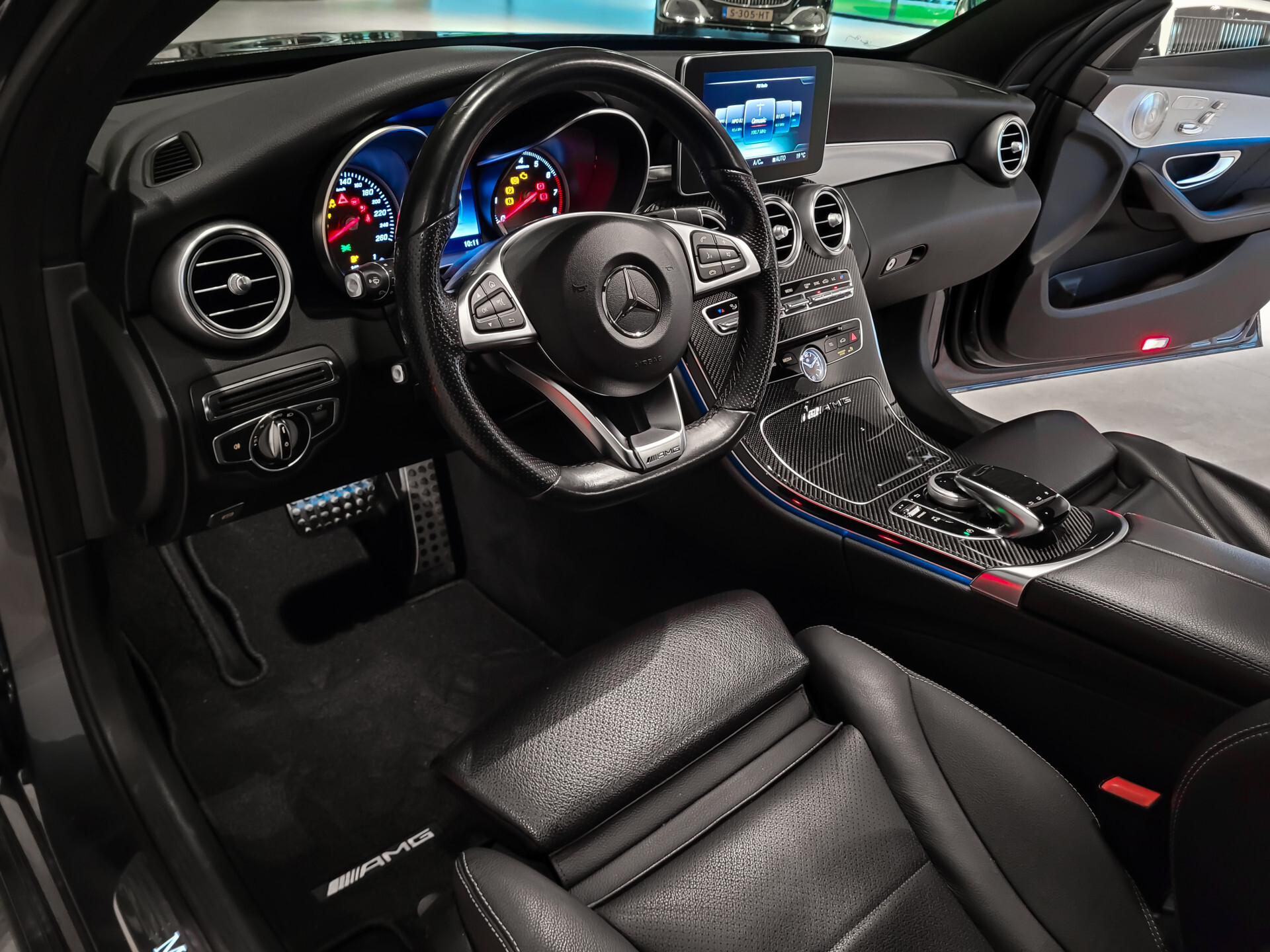 Mercedes-Benz C-Klasse 200 AMG Leder|Carbon|Burmester|20"|ILS|Comand|Sfeerverlichting|Memory|Volledige historie Foto 18