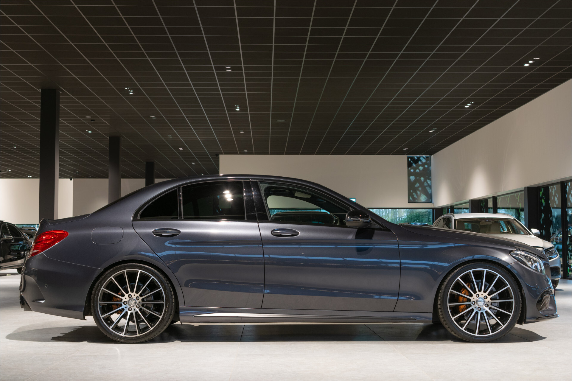 Mercedes-Benz C-Klasse 200 AMG Leder|Carbon|Burmester|20"|ILS|Comand|Sfeerverlichting|Memory|Volledige historie Foto 3