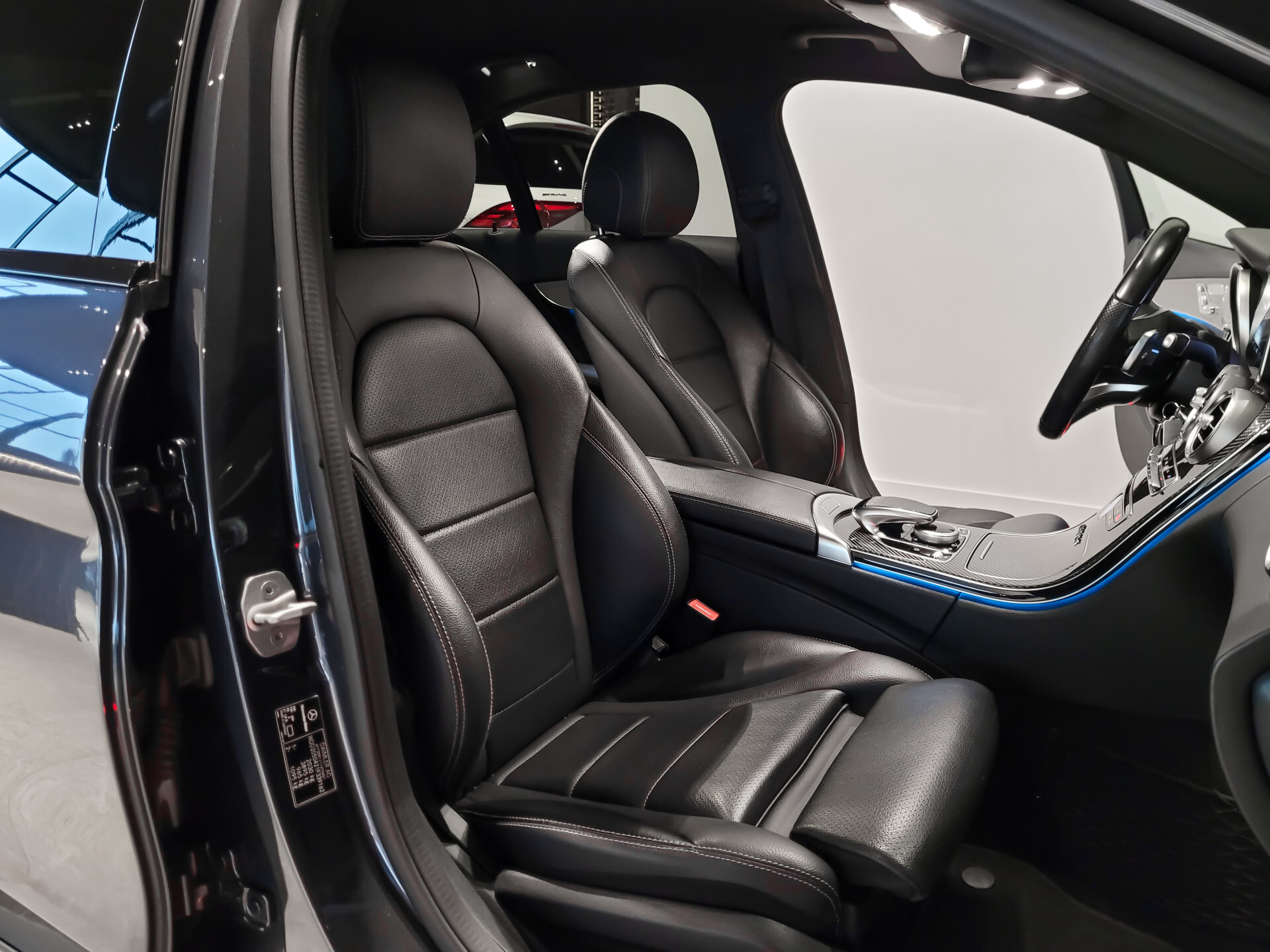 Mercedes-Benz C-Klasse 200 AMG Leder|Carbon|Burmester|20"|ILS|Comand|Sfeerverlichting|Memory|Volledige historie Foto 6