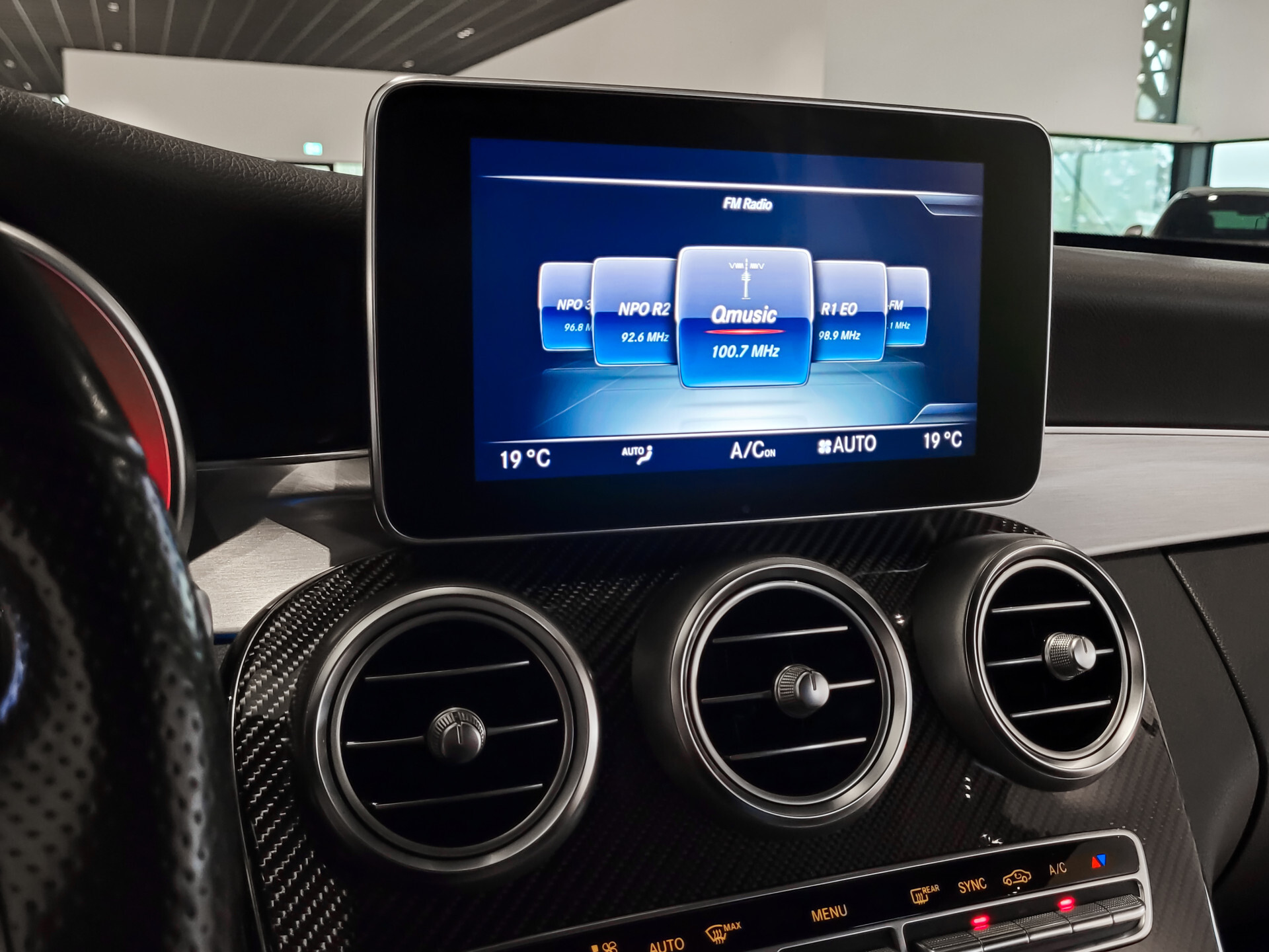 Mercedes-Benz C-Klasse 200 AMG Leder|Carbon|Burmester|20"|ILS|Comand|Sfeerverlichting|Memory|Volledige historie Foto 9